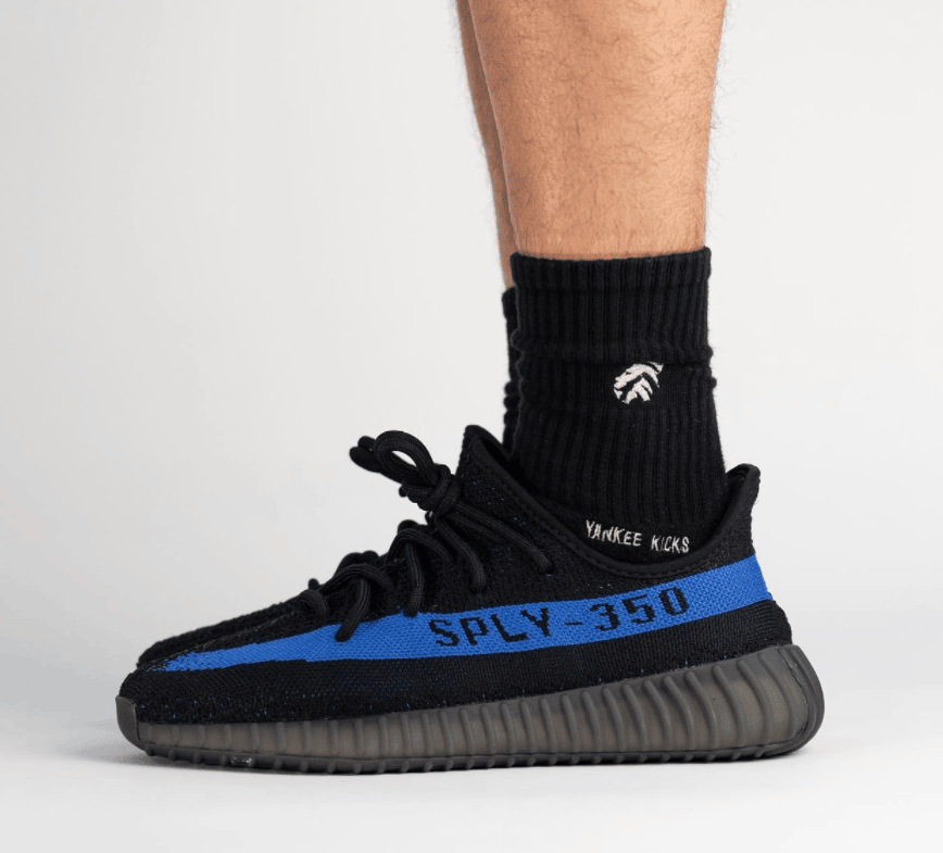黑蓝椰子350V2上脚图曝光！明年春季登场！ (ID:78612) - 图片1