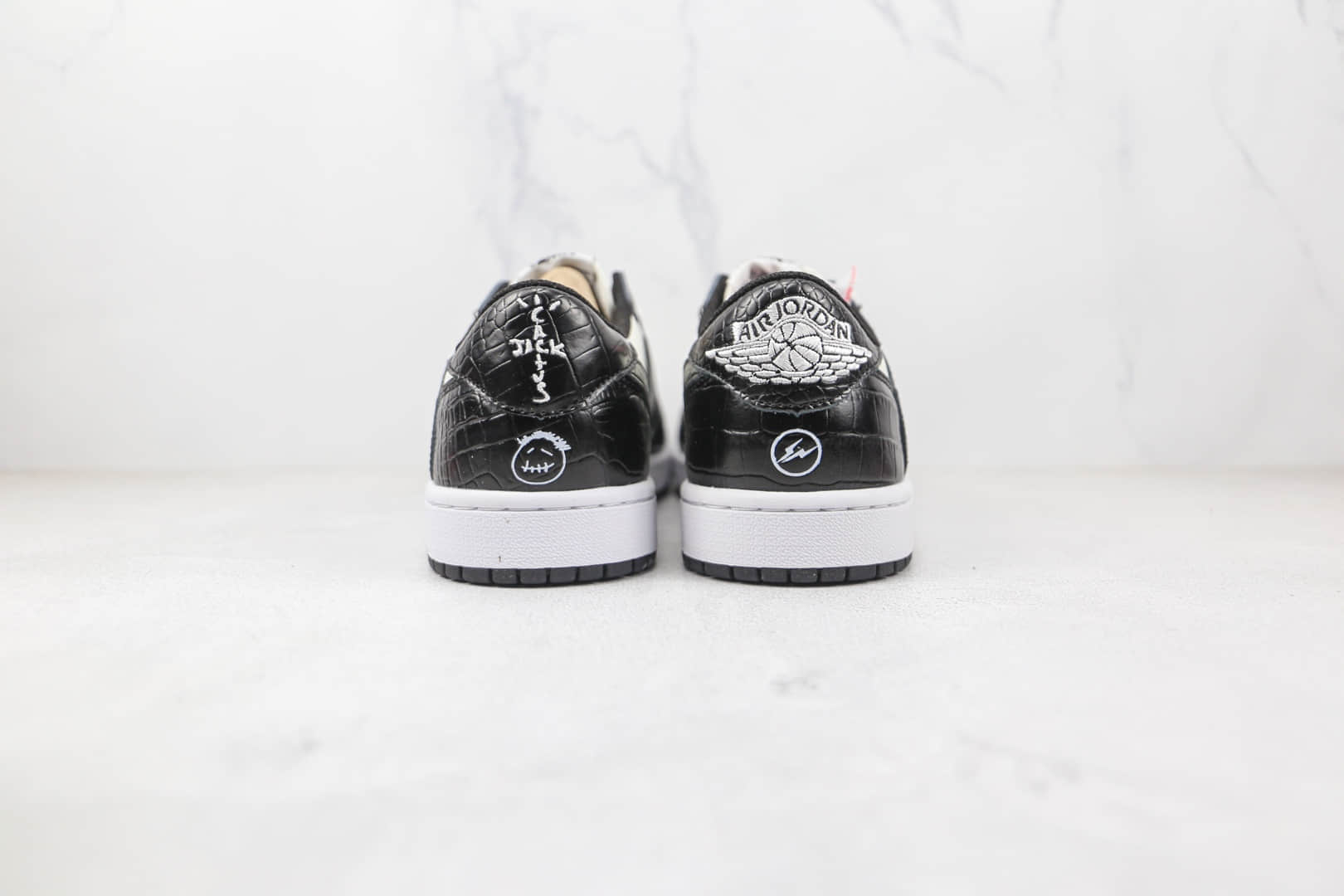 乔丹Air Jordan 1 Low公司级版本低帮AJ1倒钩鳄鱼皮黑白色区别市面通货 货号:DM7866-188