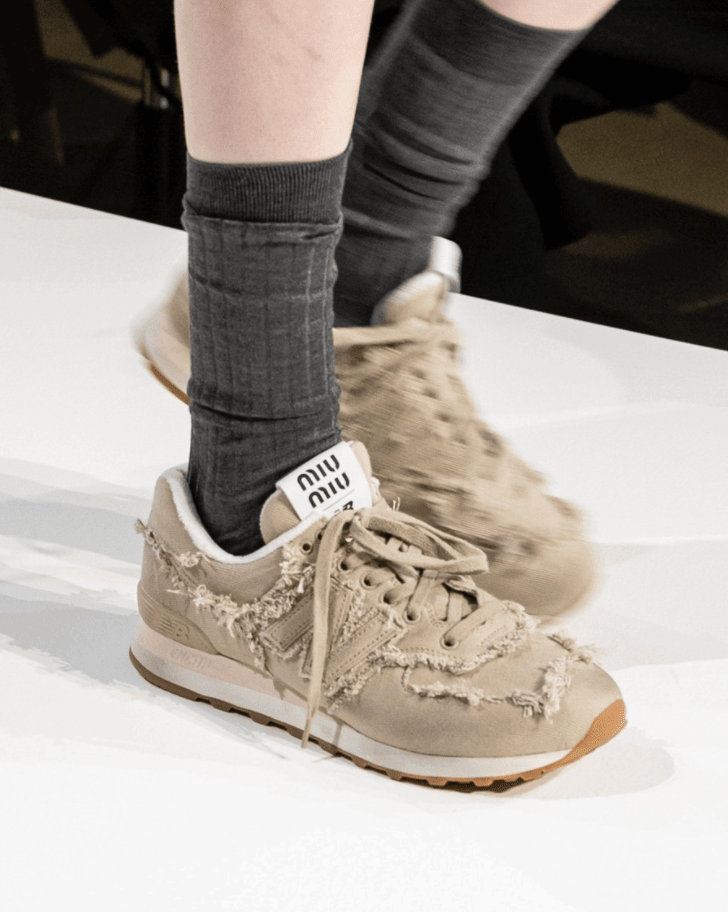 复古做旧毛边！全新 Miu Miu x NB574现已发售！