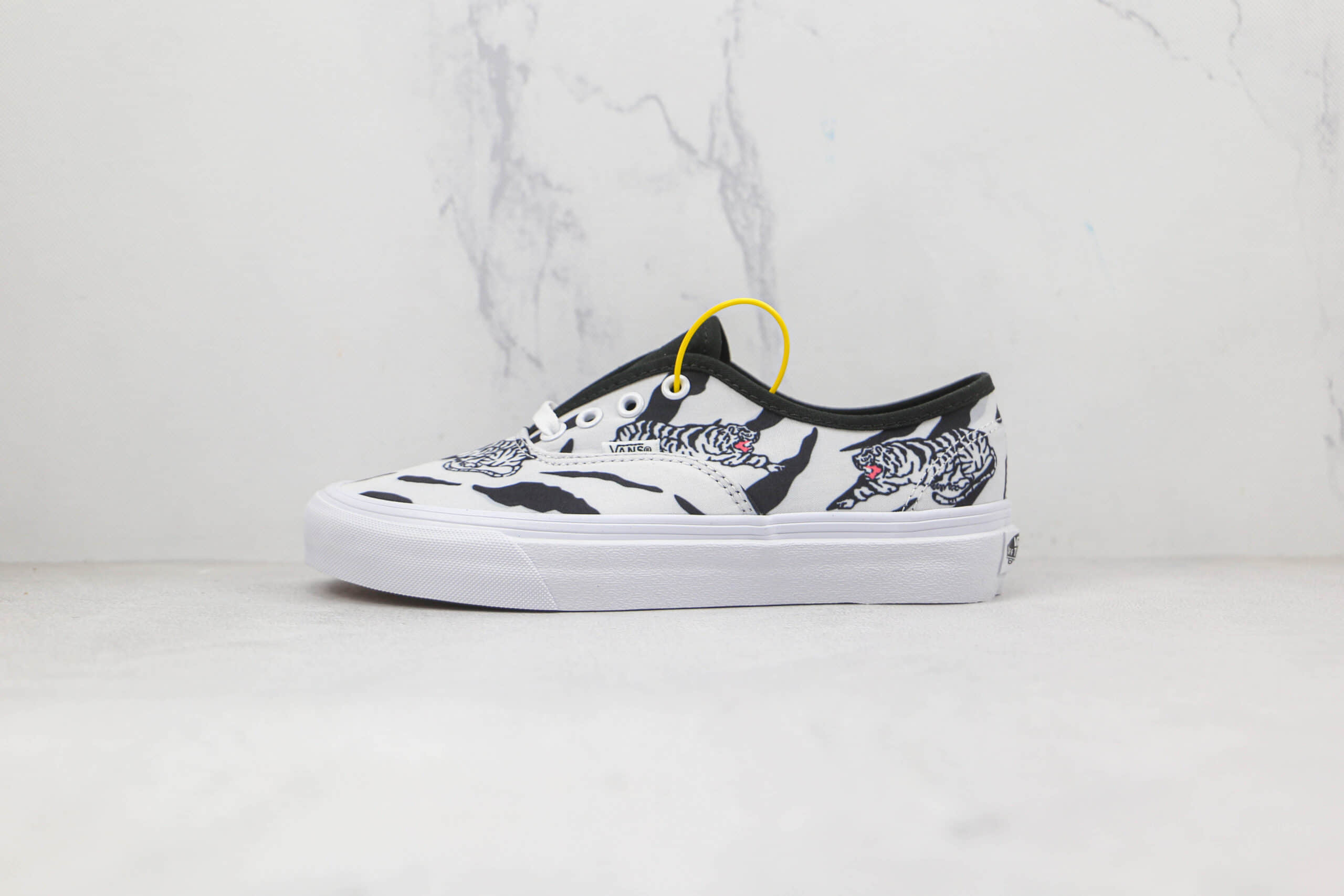万斯VANS Ert A01公司级版本低帮虎年元素经典棋盘格硫化板鞋原楦头纸板打造 (ID:80866) - 图片1
