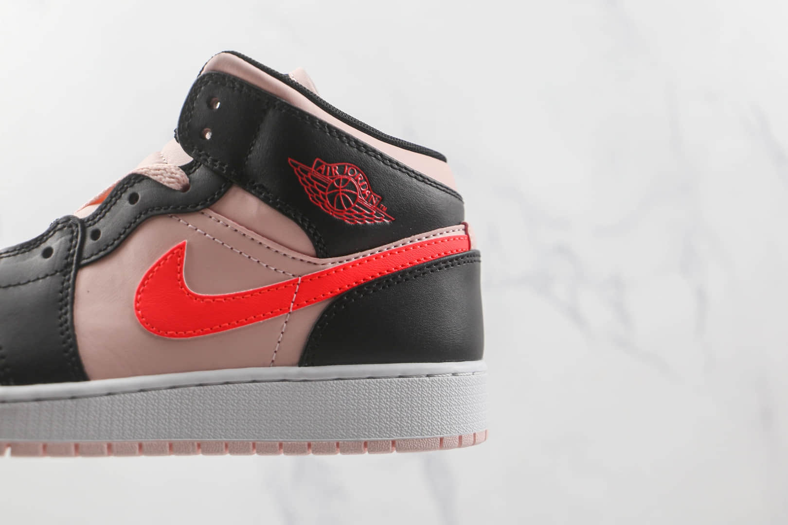 乔丹Air Jordan 1 Mid纯原版本中帮AJ1黑樱花粉篮球鞋原楦头纸板打造 货号:554725-604
