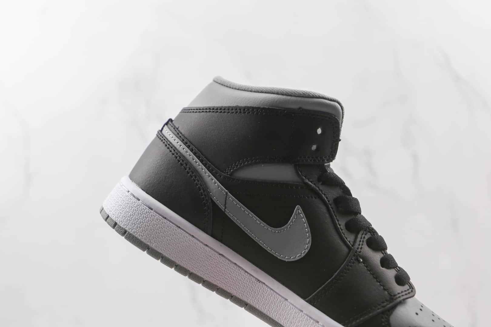 乔丹Air Jordan 1 Mid纯原版本中帮AJ1黑灰篮球鞋原档案数据开发 货号:BQ6472-007