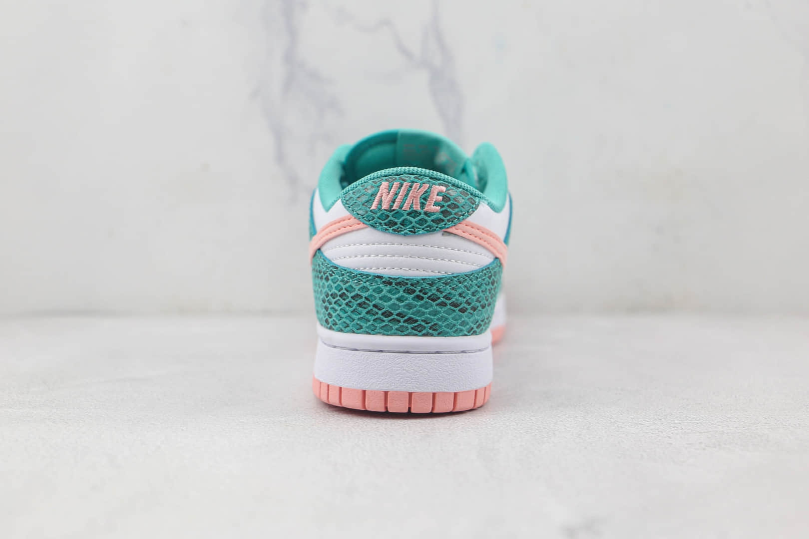 耐克Nike SB Zoom Dunk Low莆田纯原复刻天花板SB DUNK白绿蛇纹粉钩板鞋内置气垫 货号:DR8577-300