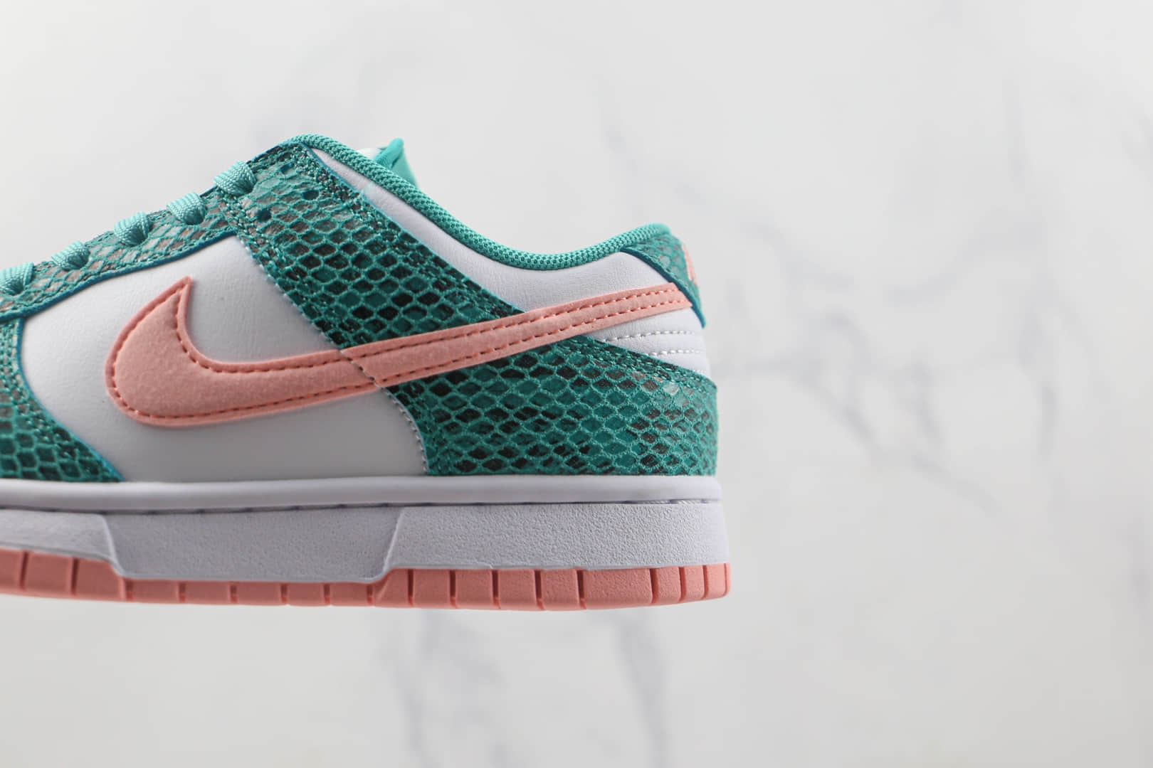 耐克Nike SB Zoom Dunk Low莆田纯原复刻天花板SB DUNK白绿蛇纹粉钩板鞋内置气垫 货号:DR8577-300