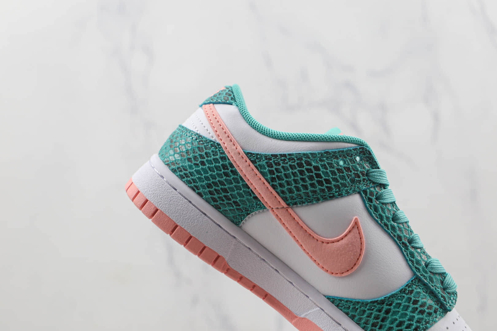 耐克Nike SB Zoom Dunk Low莆田纯原复刻天花板SB DUNK白绿蛇纹粉钩板鞋内置气垫 货号:DR8577-300