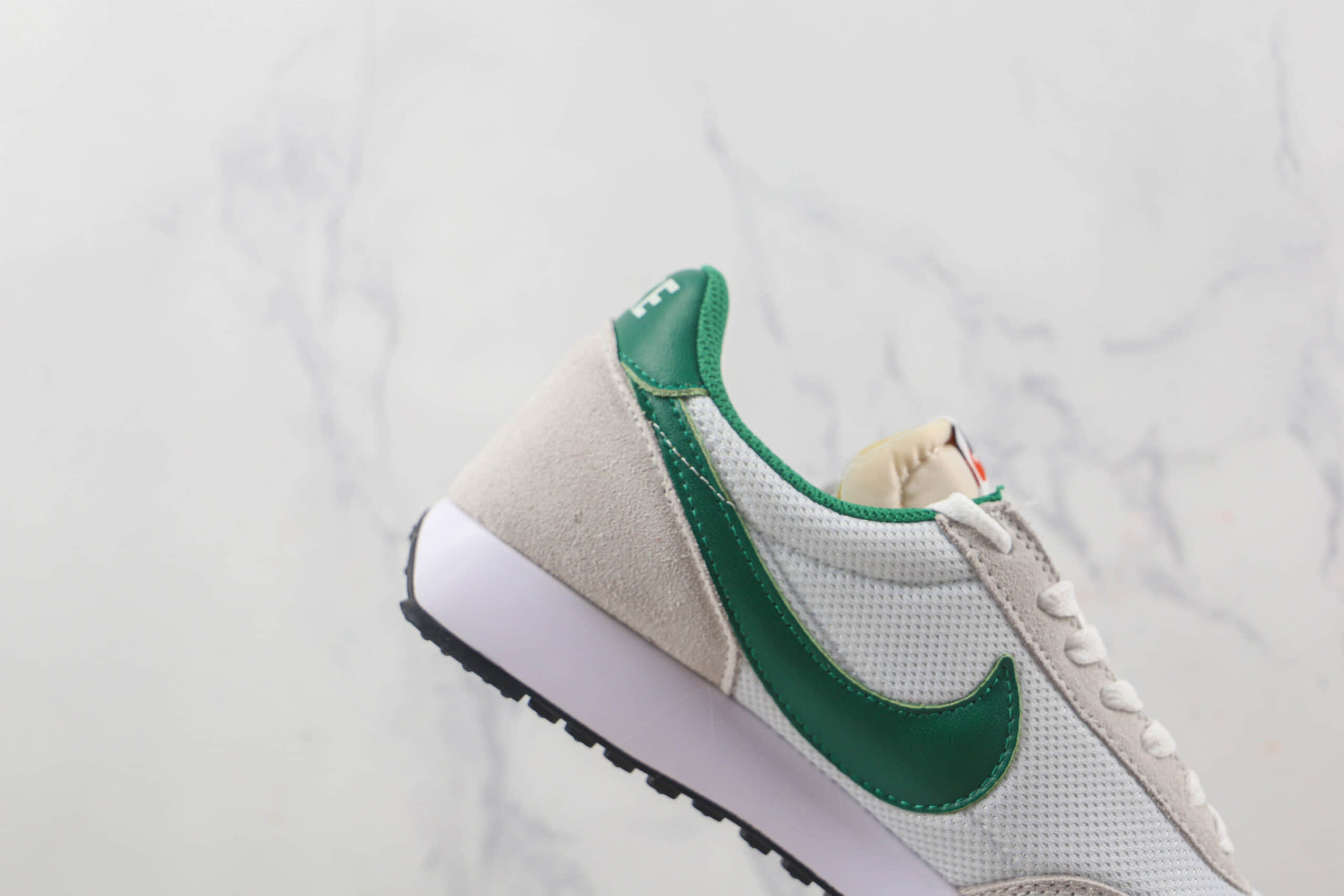 耐克Nike Wmns Daybreak Off Noir Oracle Aqua Black莆田纯原版本华夫白灰绿复古慢跑鞋原盒原标 货号:487754-600