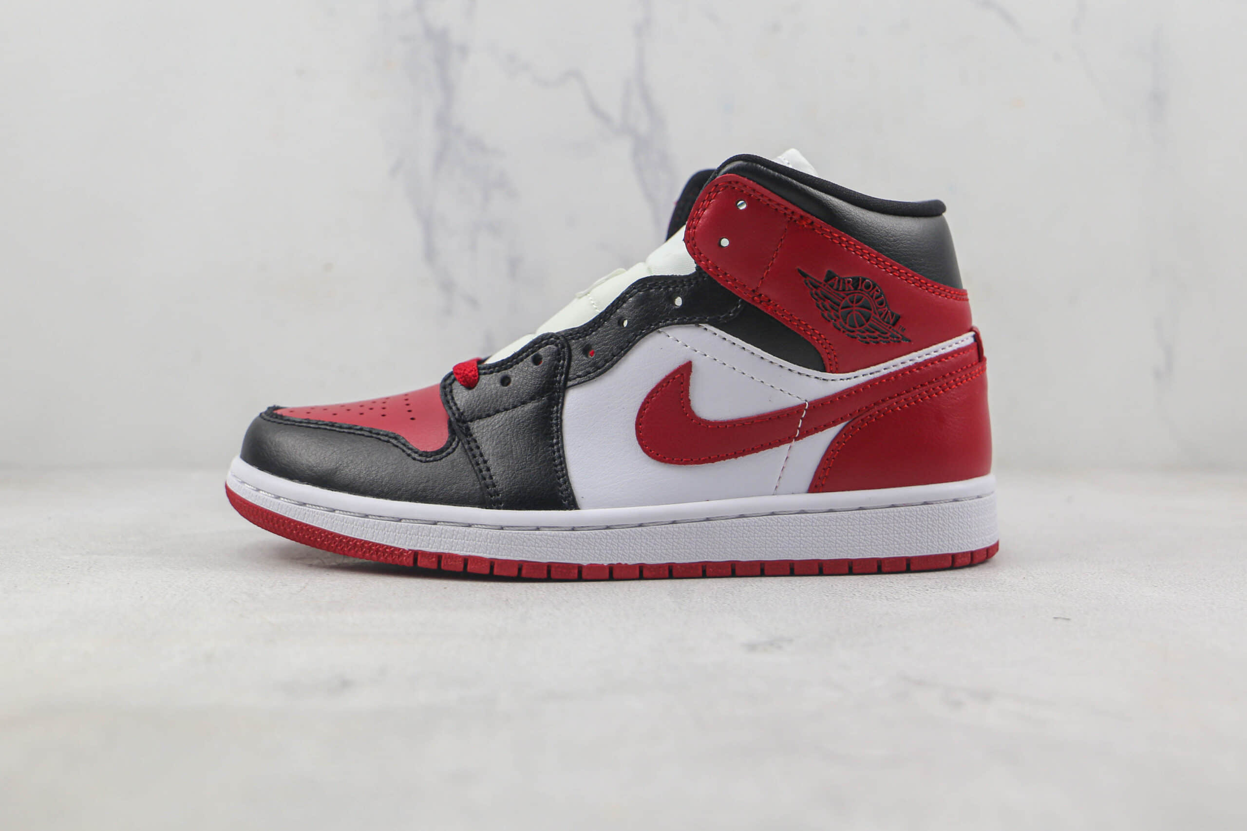 乔丹Air Jordan 1 Mid White Tan Navy莆田天花板纯原复刻版本中帮AJ1黑红脚趾篮球鞋原楦头纸板打造 货号:BQ6472-079