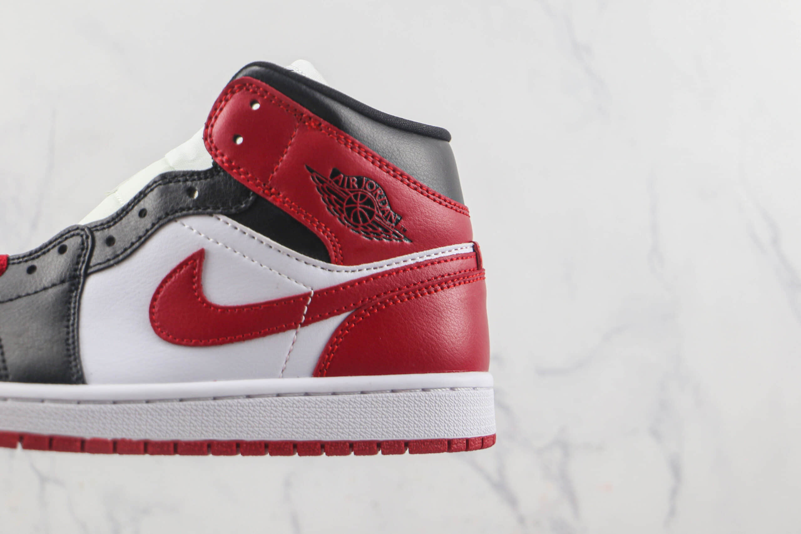 乔丹Air Jordan 1 Mid White Tan Navy莆田天花板纯原复刻版本中帮AJ1黑红脚趾篮球鞋原楦头纸板打造 货号:BQ6472-079