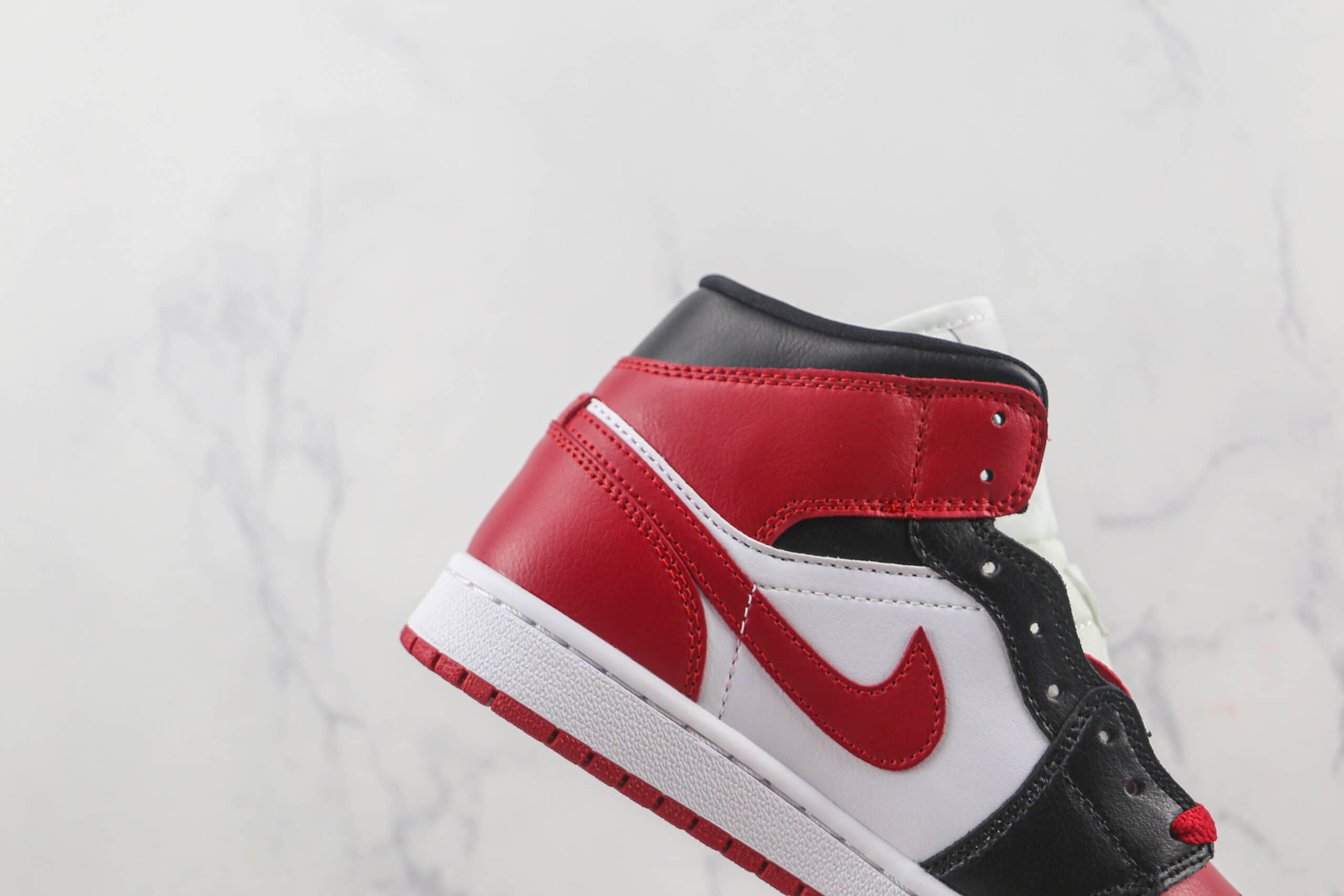 乔丹Air Jordan 1 Mid White Tan Navy莆田天花板纯原复刻版本中帮AJ1黑红脚趾篮球鞋原楦头纸板打造 货号:BQ6472-079