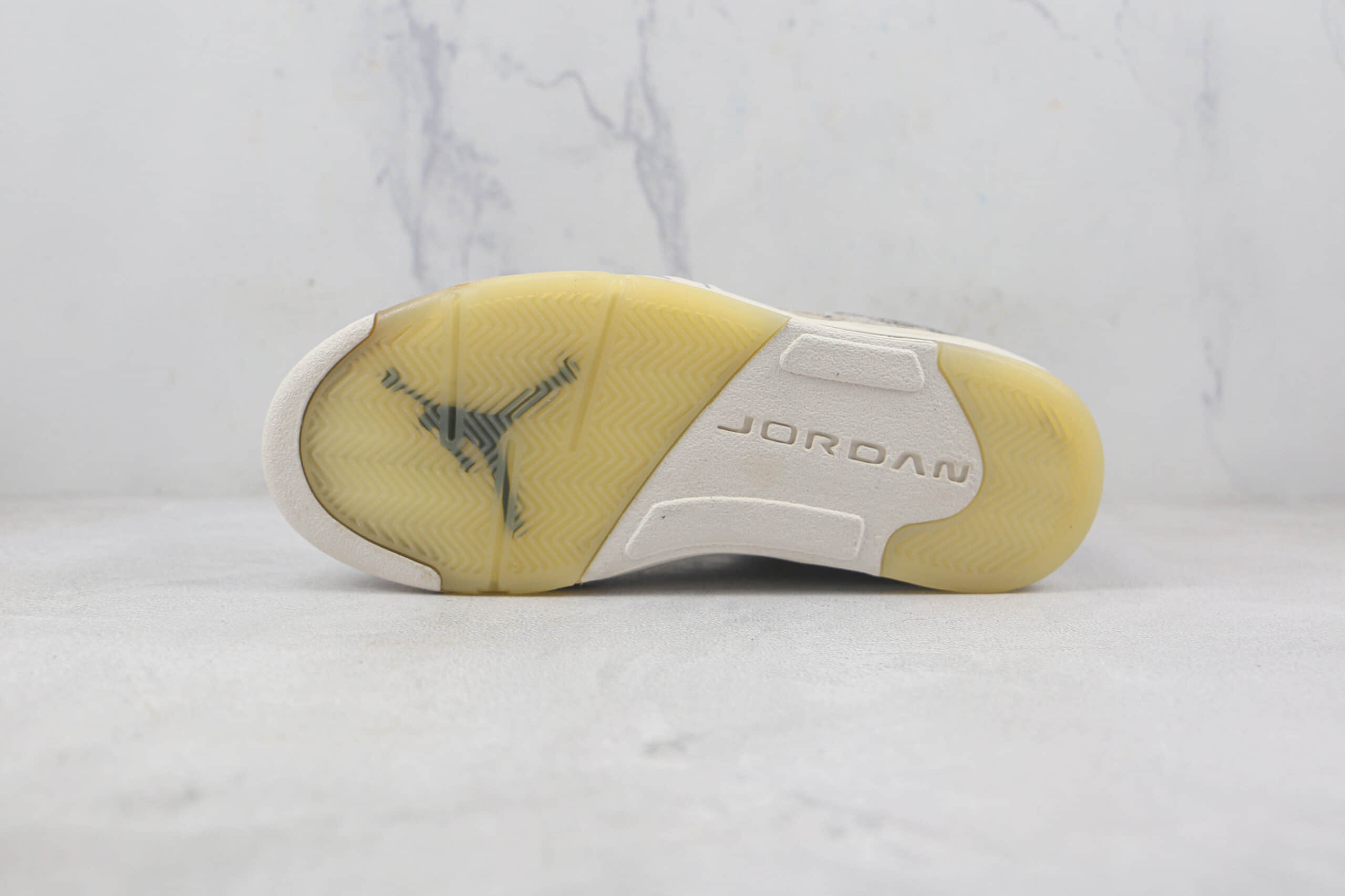 乔丹Air Jordan Retro 5 Low莆田纯原复刻版本AJ5涂鸦麂皮配色篮球鞋内置气垫原盒原标 货号:DA8016-100