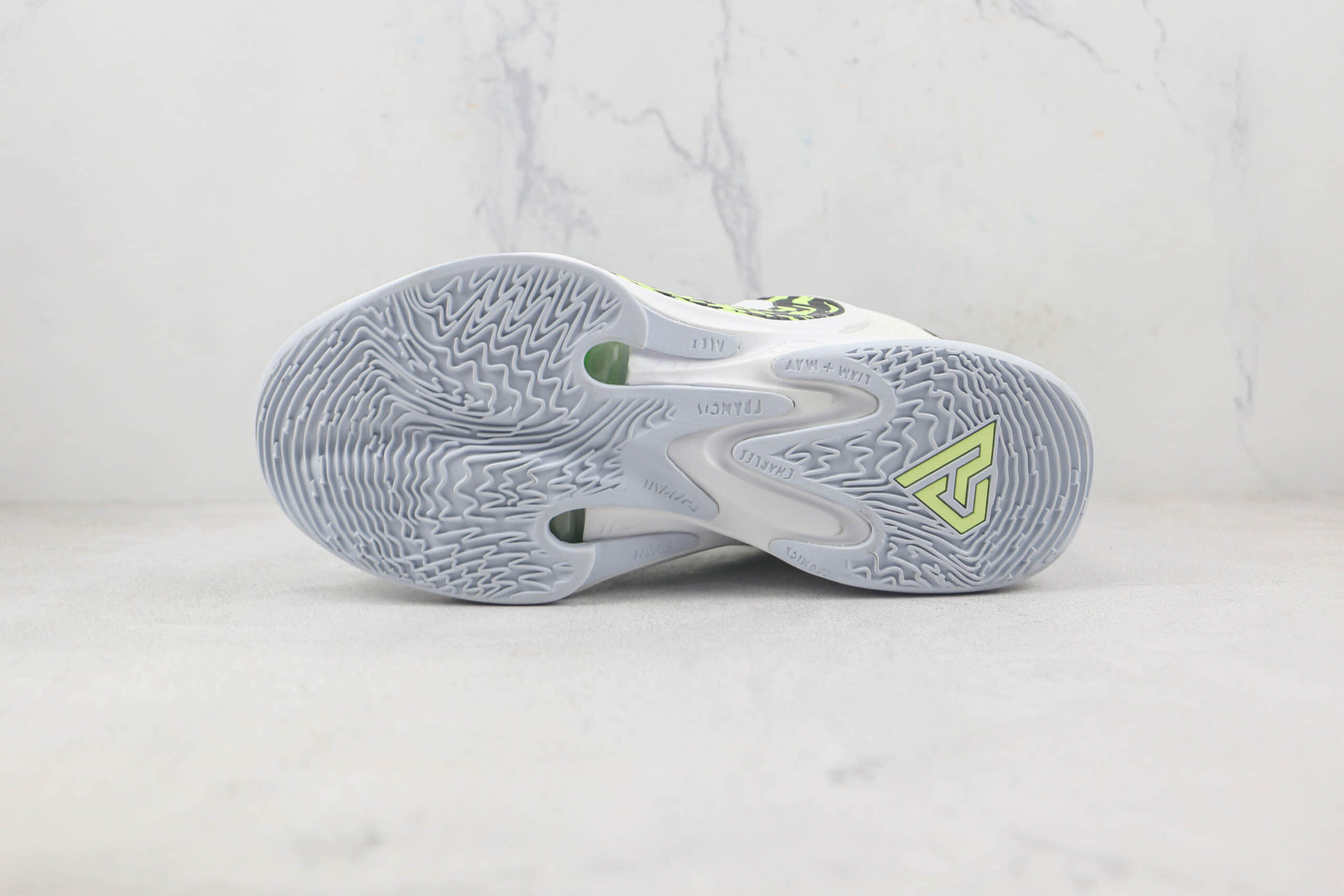 耐克Nike Zoom Freak 4 EP莆田纯原复刻版本字母哥4代实战篮球鞋原楦头纸板打造 货号:DJ6149-100