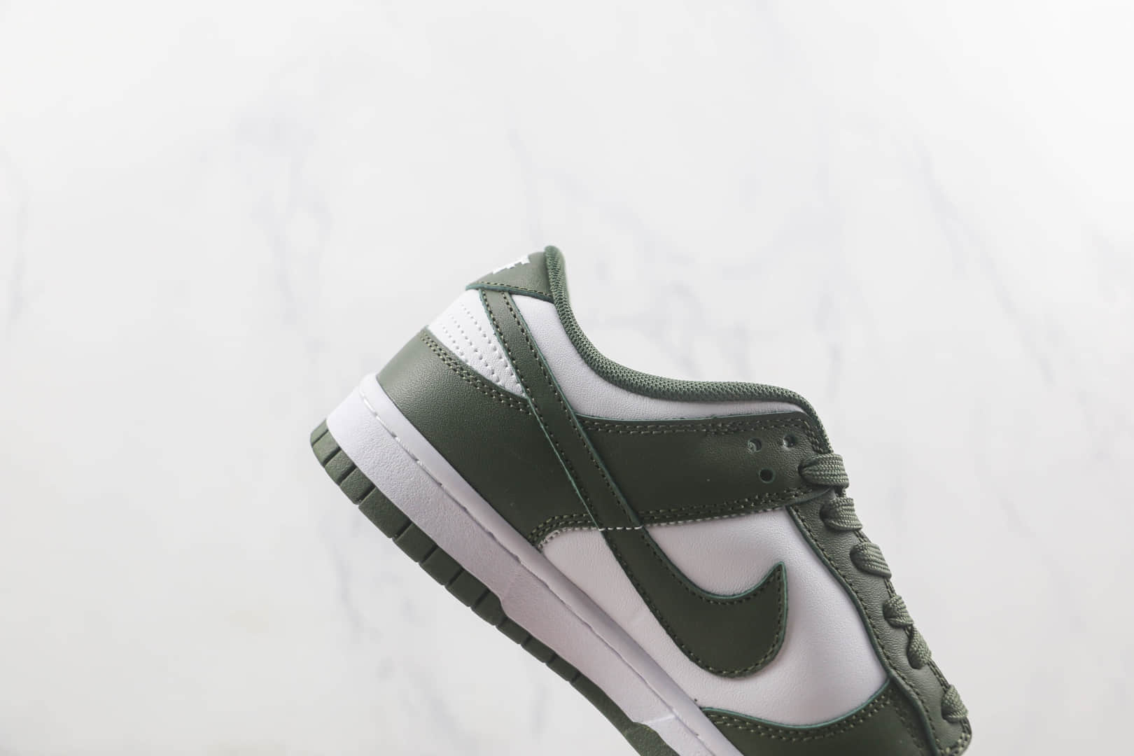 耐克Nike Dunk SB Low莆田天花板纯原版本低帮SB DUNK橄榄绿配色板鞋内置气垫原盒原标 货号：DD1503-120