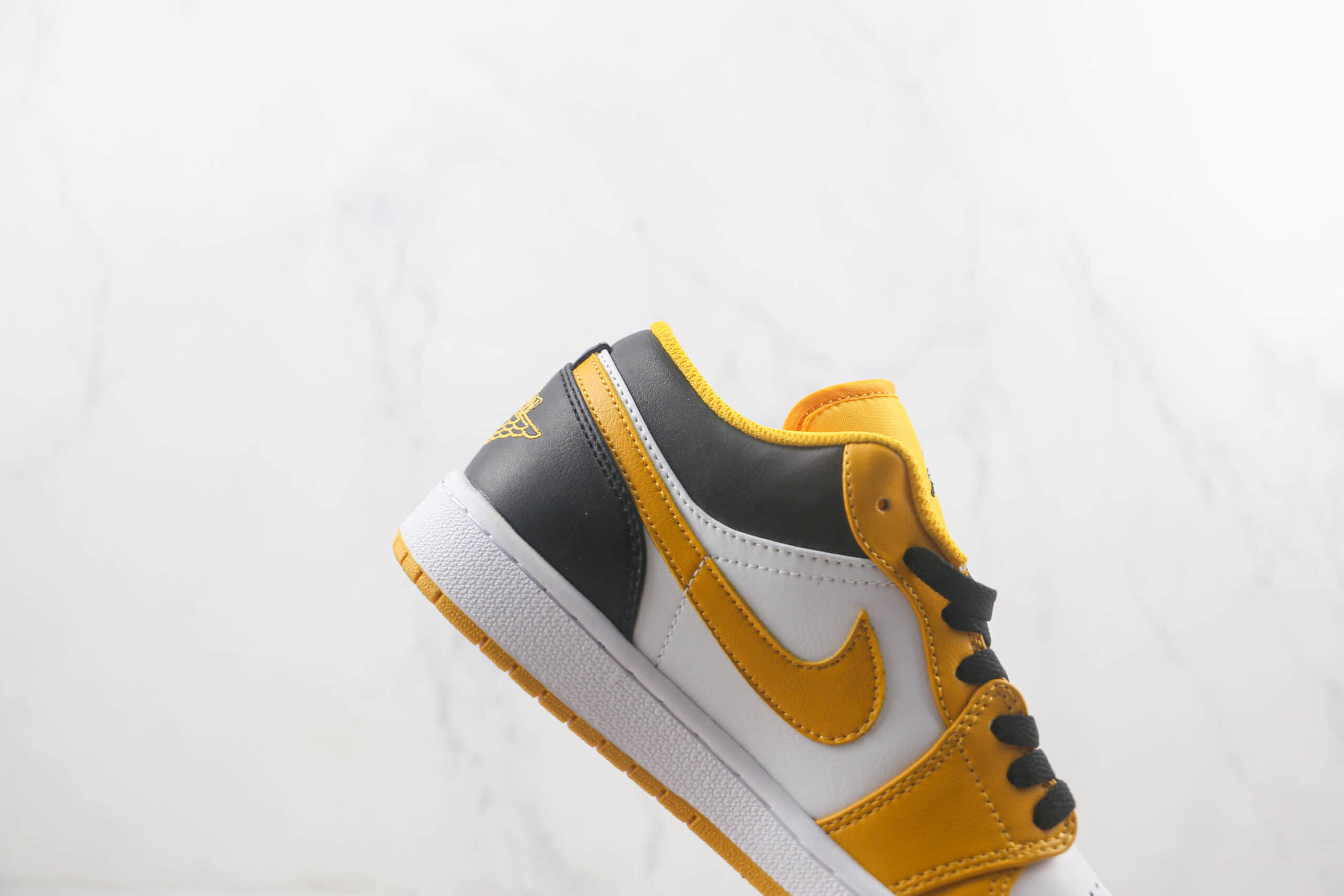 乔丹Air Jordan 1 Low莆田天花板纯原复刻版本低帮AJ1黑黄色板鞋原楦头纸板打造 货号:553558-701