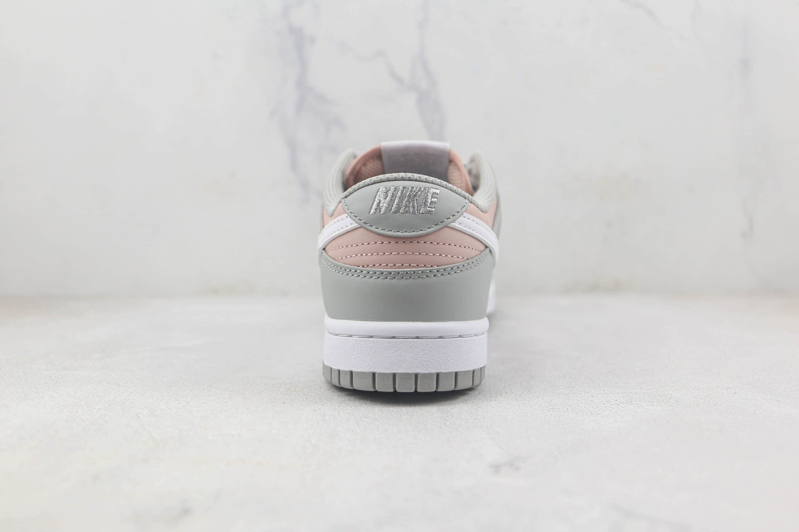 耐克Nike SB Dunk low莆田天花板纯原复刻版本低帮SB DUNK灰粉拼接板鞋内置气垫原盒原标 货号:DM8329-600