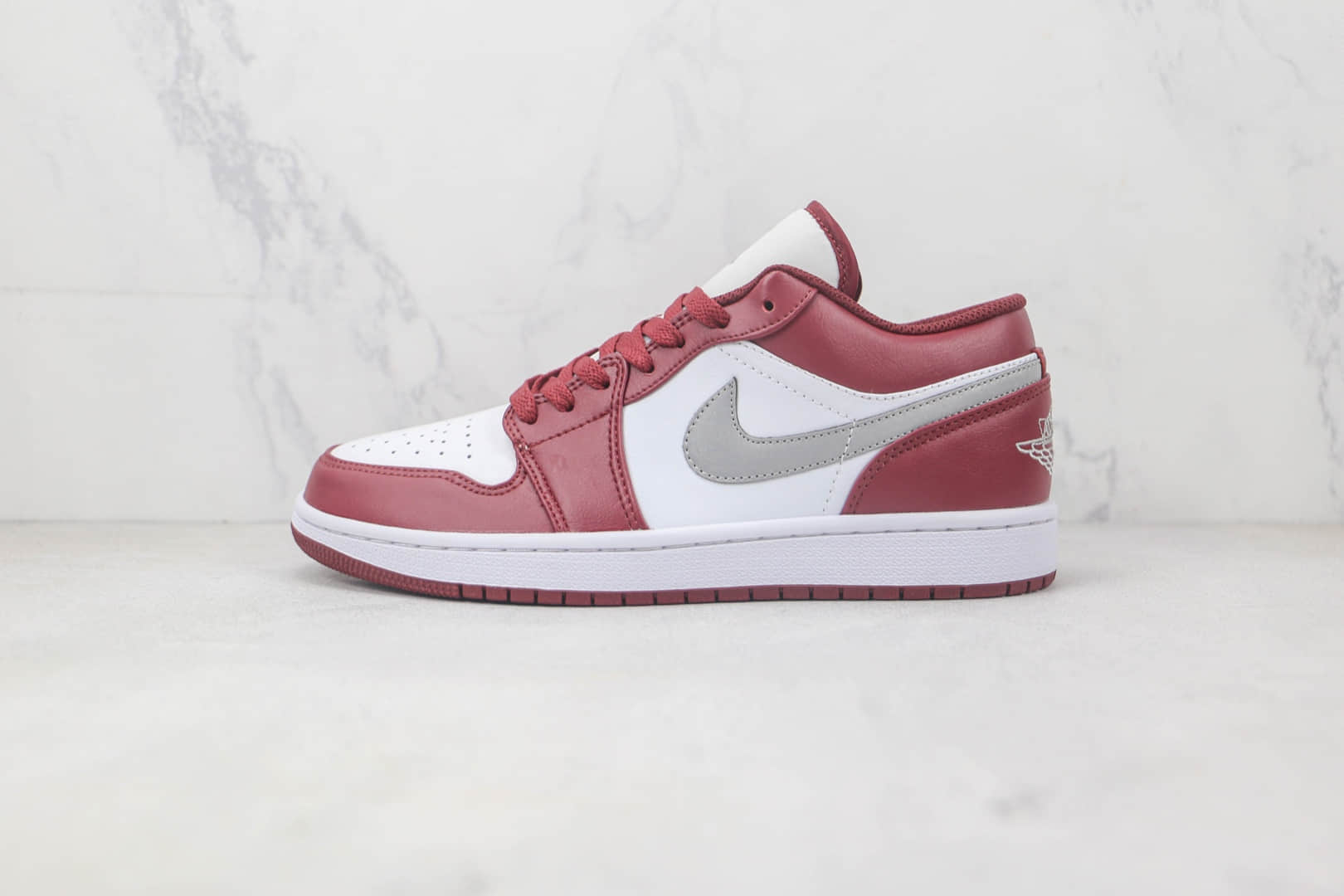 乔丹Air Jordan 1 Low Bordeaux莆田纯原复刻版本低帮AJ1白酒红银勾配色板鞋原楦头纸板打造 货号:553558-615