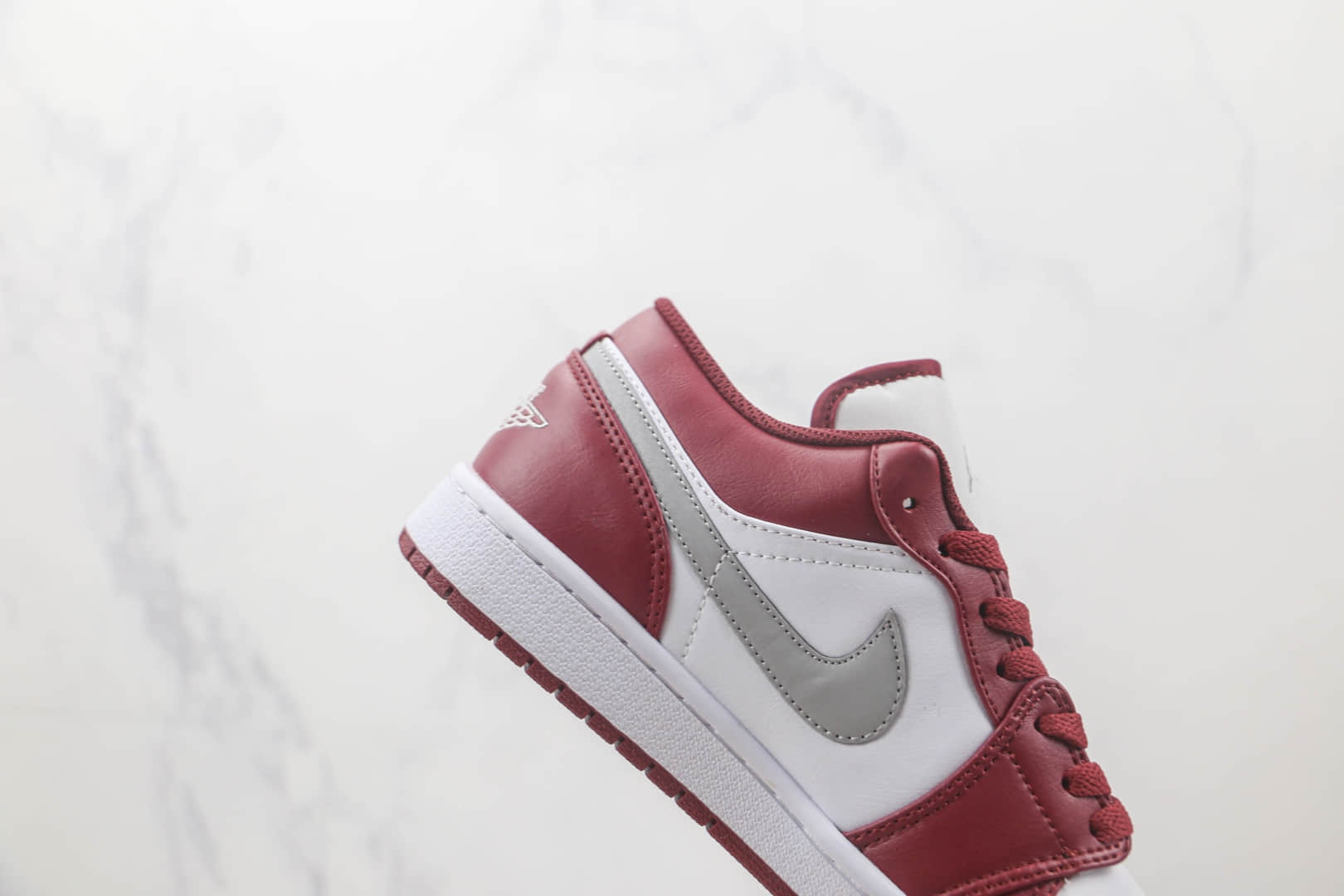 乔丹Air Jordan 1 Low Bordeaux莆田纯原复刻版本低帮AJ1白酒红银勾配色板鞋原楦头纸板打造 货号:553558-615