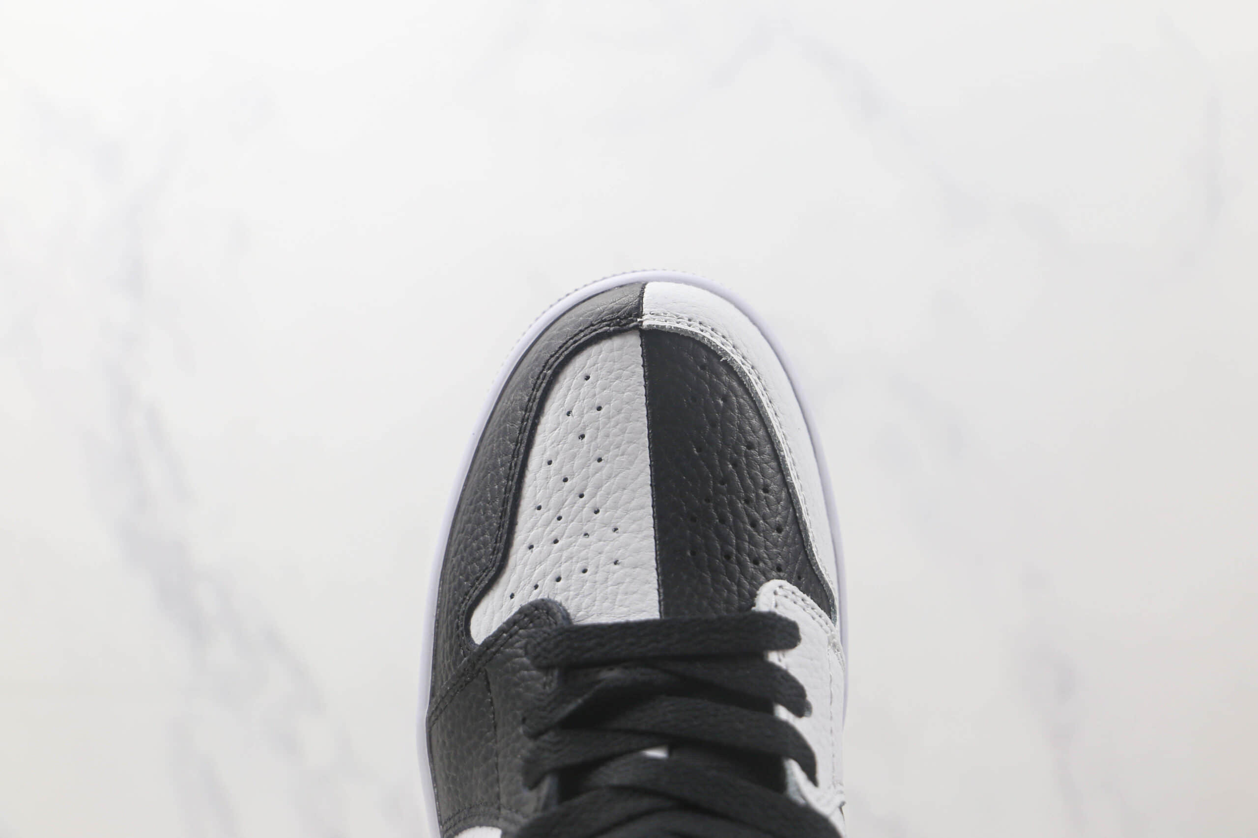 乔丹Air Jordan 1 Mid纯原版本中帮AJ1黑白熊猫阴阳配色板鞋 乔丹AJ1天花板OG工厂 货号:DR0501-101