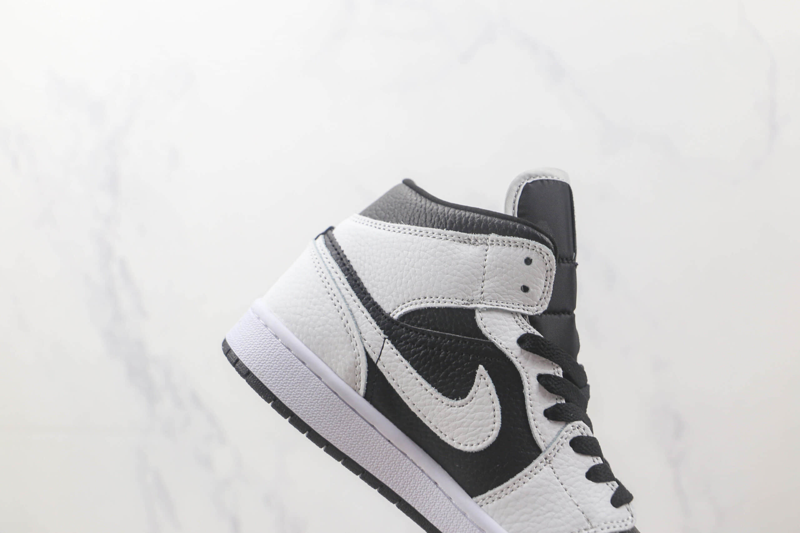 乔丹Air Jordan 1 Mid纯原版本中帮AJ1黑白熊猫阴阳配色板鞋 乔丹AJ1天花板OG工厂 货号:DR0501-101