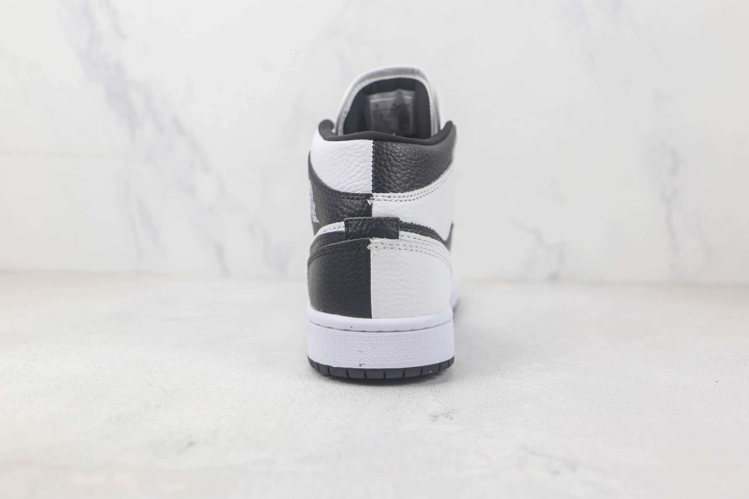 乔丹Air Jordan 1 Mid纯原版本中帮AJ1黑白熊猫阴阳配色板鞋 乔丹AJ1天花板OG工厂 货号:DR0501-101