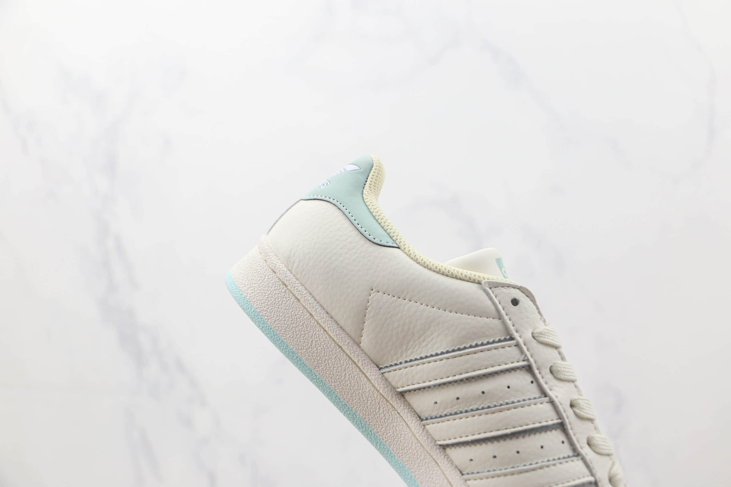 阿迪达斯Adidas Originals SUPERSTAR W纯原版本贝壳头白蓝色板鞋 阿迪达斯三叶草贝壳头系列 货号:HR0469