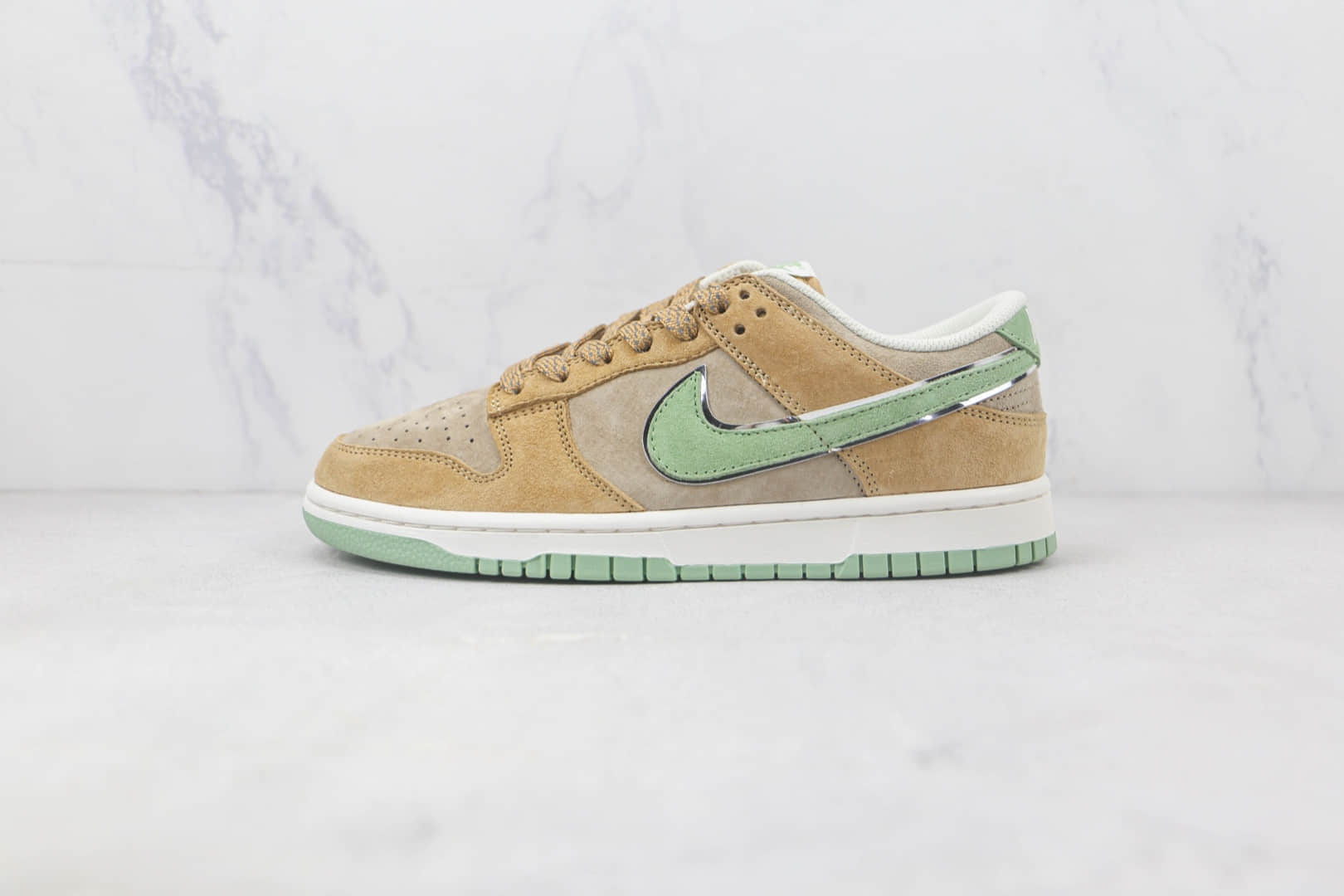 耐克Nike SB Dunk Low Pro纯原版本低帮SB DUNK大友克洋联名款麂皮棕绿色拼接板鞋 耐克DUNK校园板鞋 (ID:91142) - 图片1
