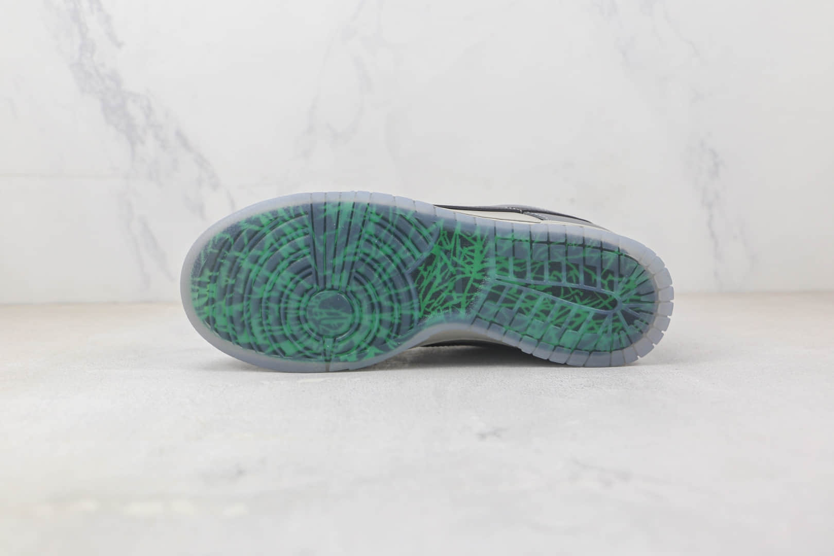耐克Nike SB Dunk Low纯原版本低帮SB DUNK灰黑色板鞋 莆田耐克DUNK系列板鞋 货号:DR5187-001