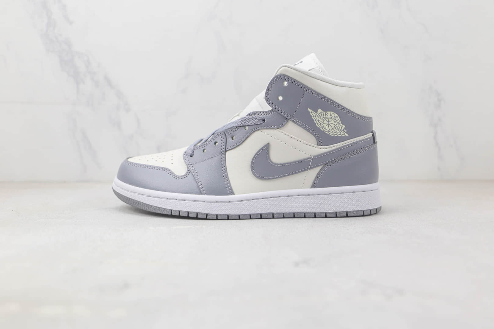 乔丹Air Jordan 1 Mid纯原版本中帮AJ1灰白色板鞋 莆田天花板AJ1系列 (ID:91757) - 图片1