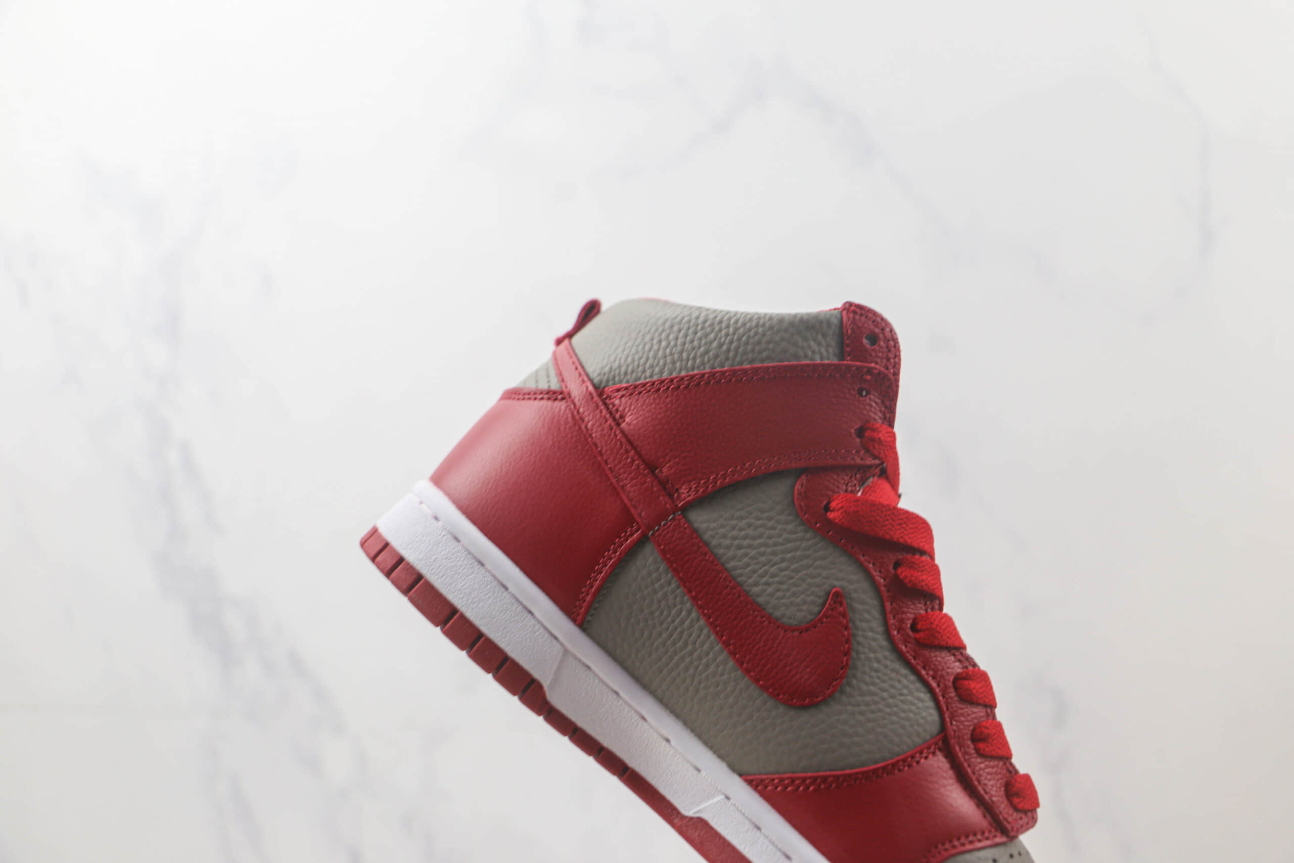 耐克Nike SB Dunk High纯原版本高帮DUNK红棕色板鞋 莆田耐克SB DUNK系列板鞋 货号:850477-001