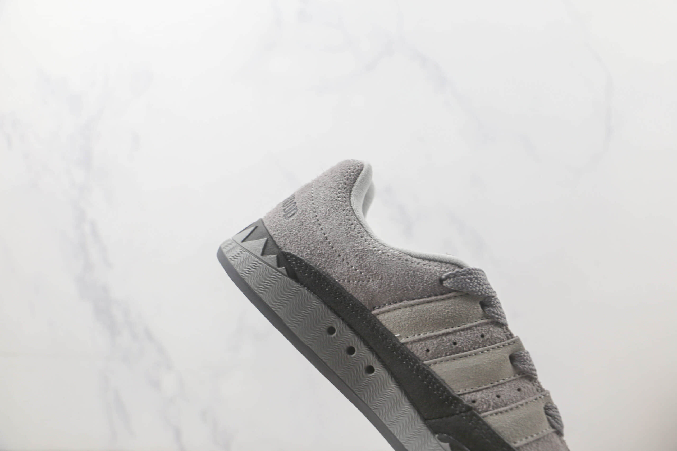 阿迪达斯Adidas ADIMATIC纯原版本灰黑色麂皮面包鞋 阿迪达斯校园板鞋 货号:HP6771