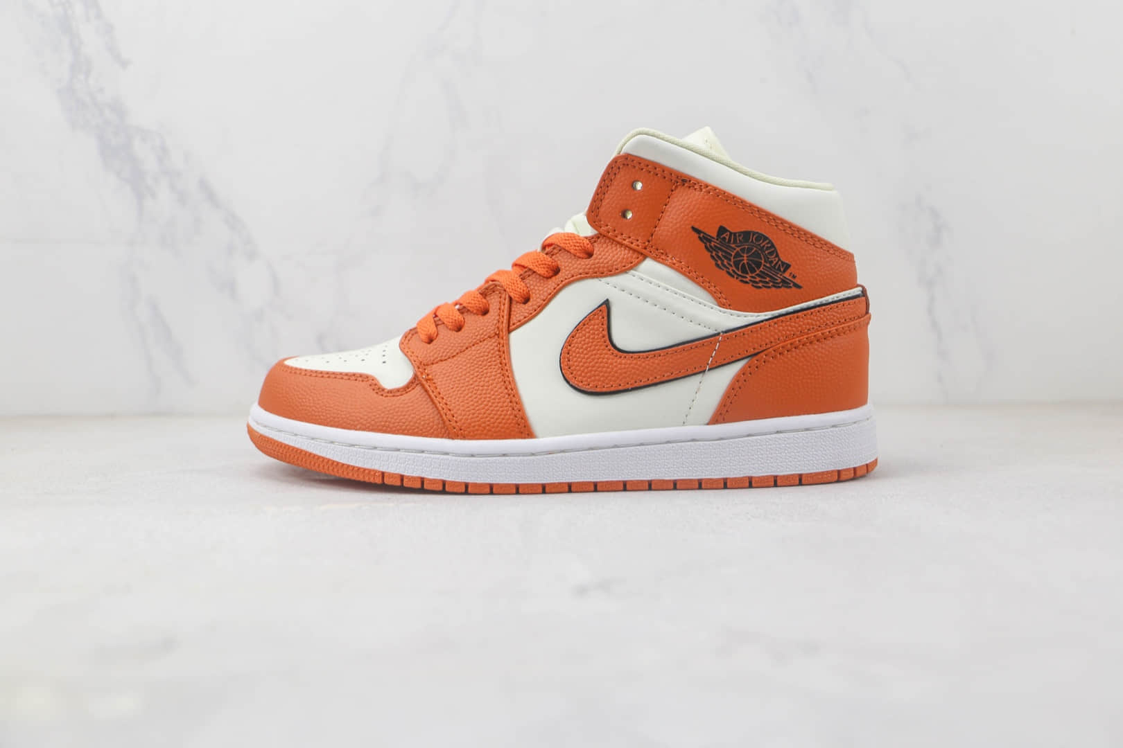 乔丹Air Jordan 1 Mid Retro纯原版本中帮AJ1拼接白橙色板鞋 莆田天花板AJ1系列 (ID:93486) - 图片1