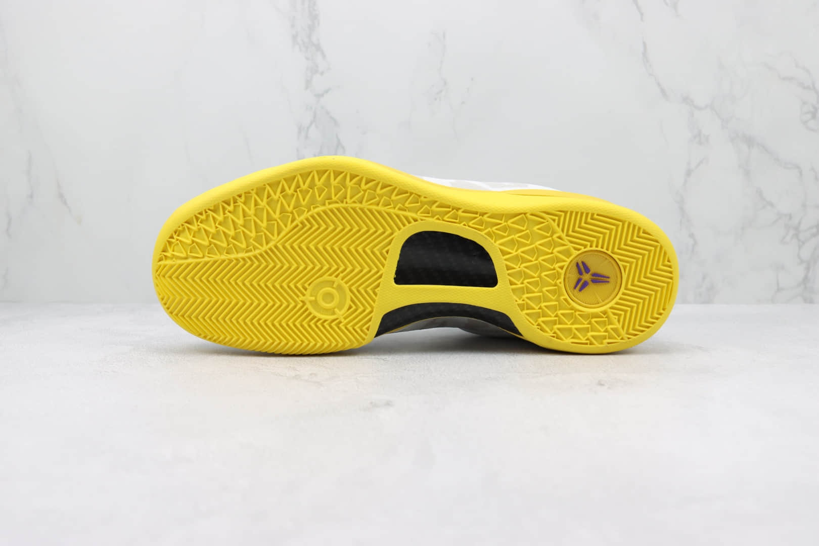耐克NIKE Kobe 8 Low科比8代白黄紫色实战篮球鞋 莆田天花板科比球鞋 货号:555035-101