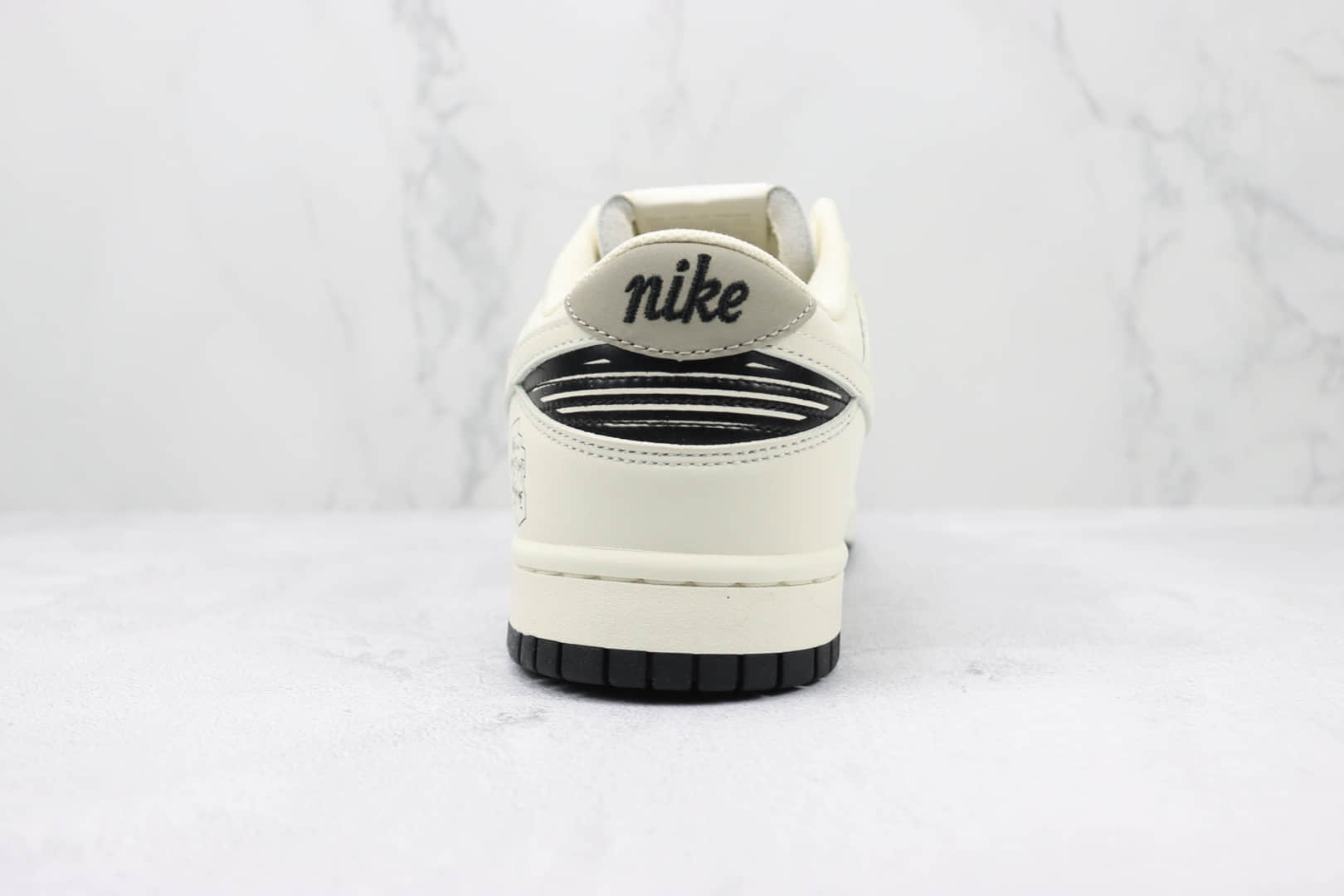 耐克Nike SB Dunk Low纯原版本低帮SB DUNK米白黑涂鸦配色板鞋 莆田天花板DUNK系列 货号:AW2011-631