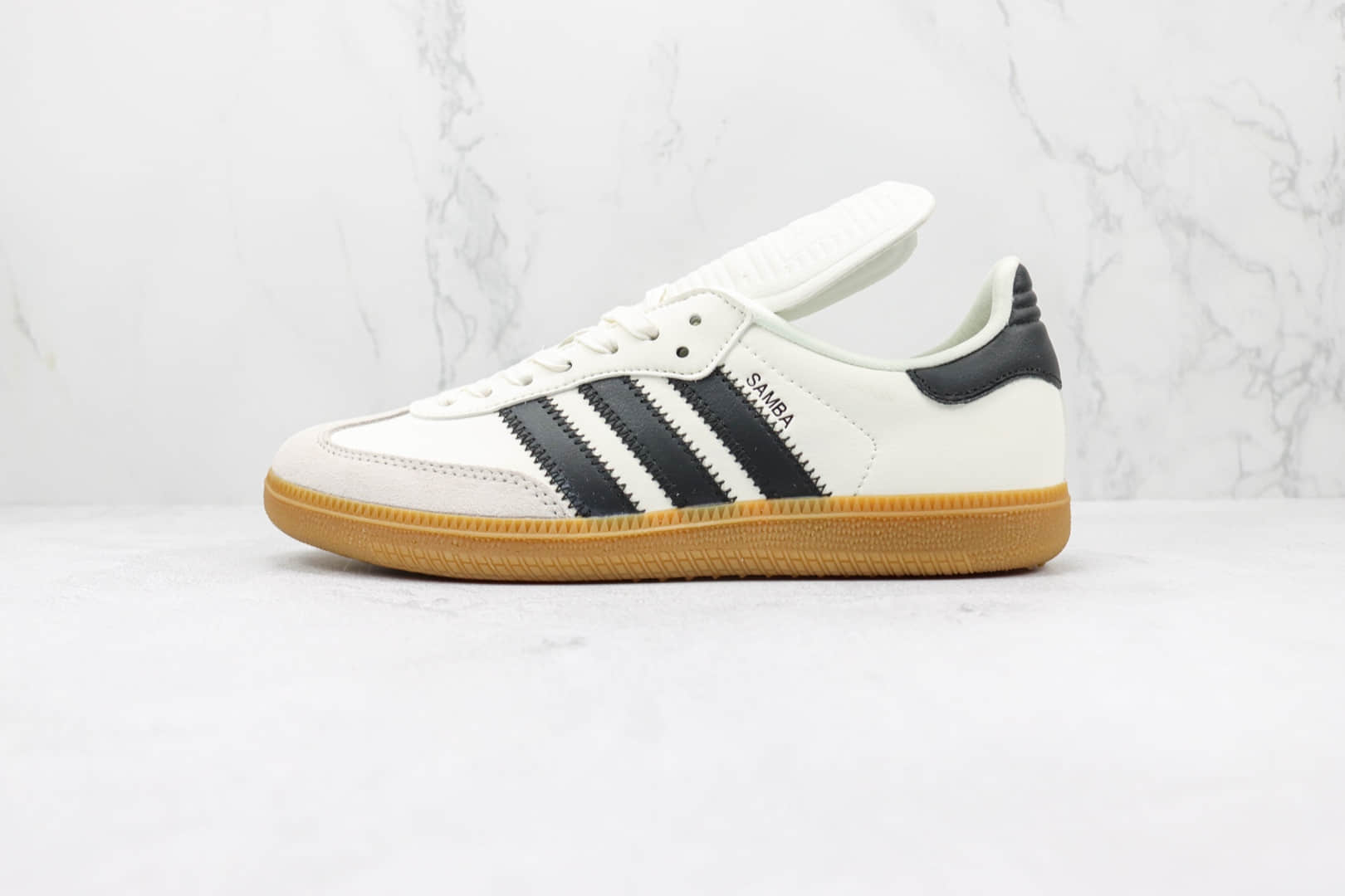 阿迪达斯Adidas Humanrace Samba x Pharrell联名款纯原版本三叶草长舌版白黑色休闲板鞋 莆田阿迪达斯板鞋 货号:HP3383
