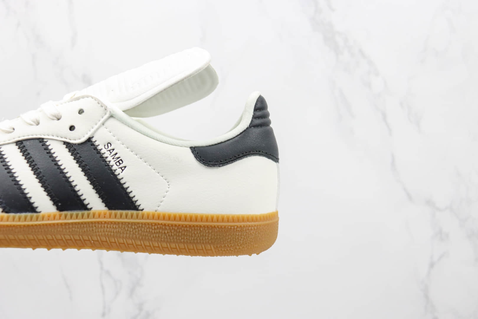 阿迪达斯Adidas Humanrace Samba x Pharrell联名款纯原版本三叶草长舌版白黑色休闲板鞋 莆田阿迪达斯板鞋 货号:HP3383
