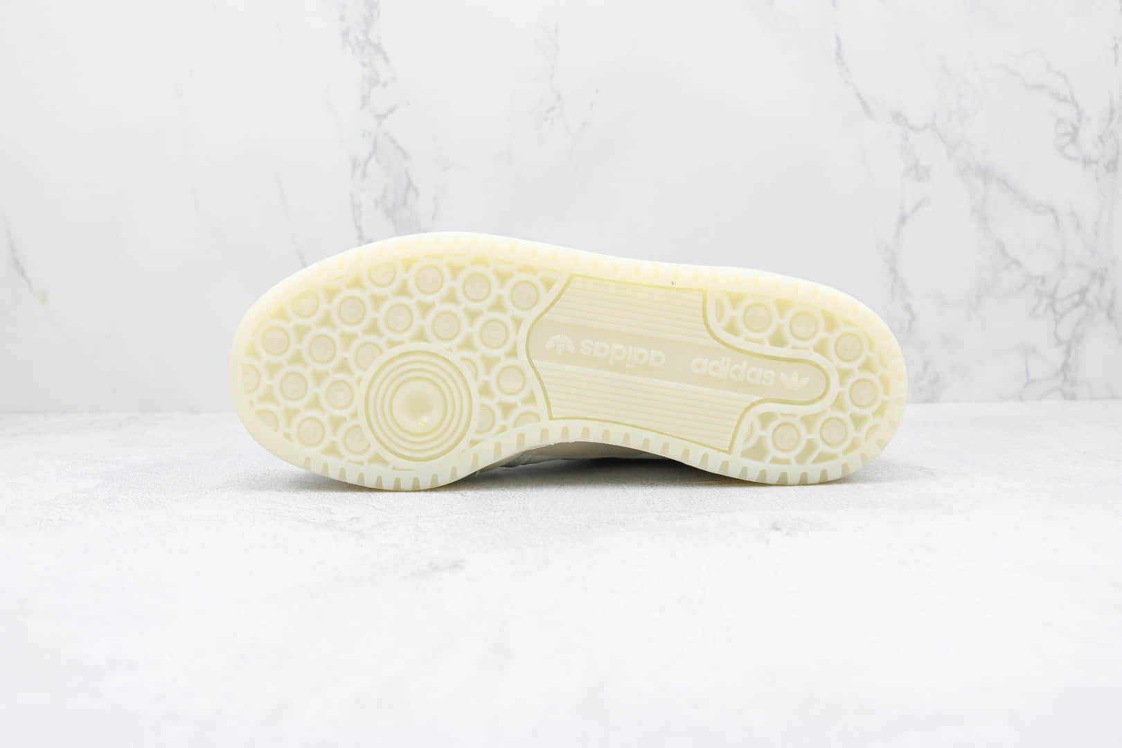 阿迪达斯Adidas Originals Forum Exhibit 84 Low纯原版本Forum84罗马系列水泥灰金配色板鞋 莆田阿迪达斯校园板鞋 货号:HQ1506