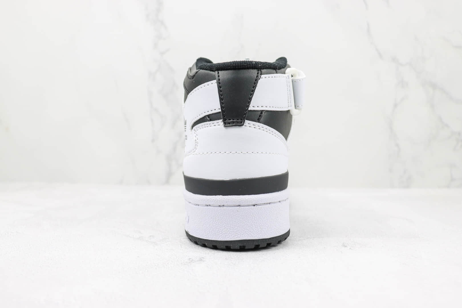 阿迪达斯Adidas Forum 84 Mid纯原版本中帮白黑色Forum84复古板鞋 莆田阿迪达斯系列复古板鞋 货号:FY7939