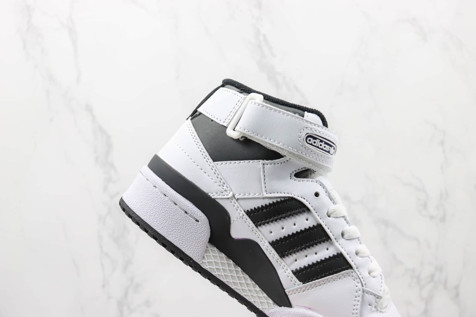 阿迪达斯Adidas Forum 84 Mid纯原版本中帮白黑色Forum84复古板鞋 莆田阿迪达斯系列复古板鞋 货号:FY7939