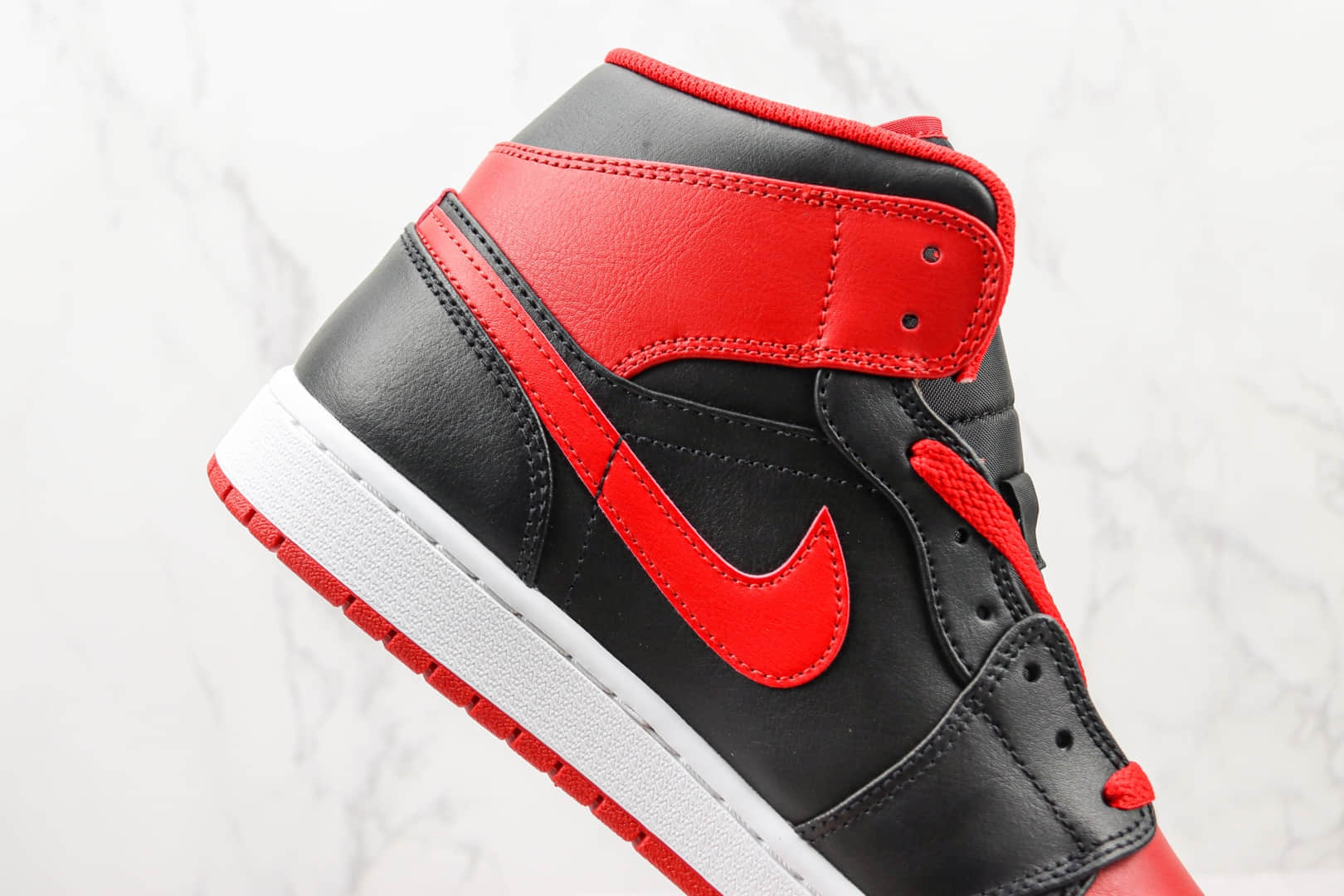 乔丹Air Jordan 1 Mid纯原版本中帮AJ1黑红脚趾板鞋 莆田天花板AJ1系列 货号:DQ8426-060