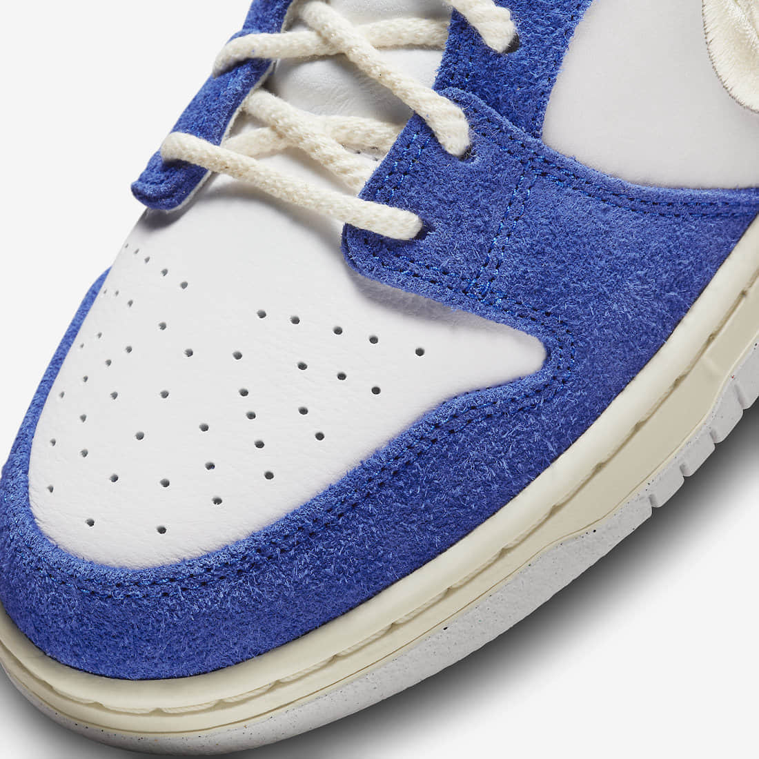 国内滑板店联名！全新Fly Streetwear x Nike SB Dunk官图释出！ 货号：DQ5130-400