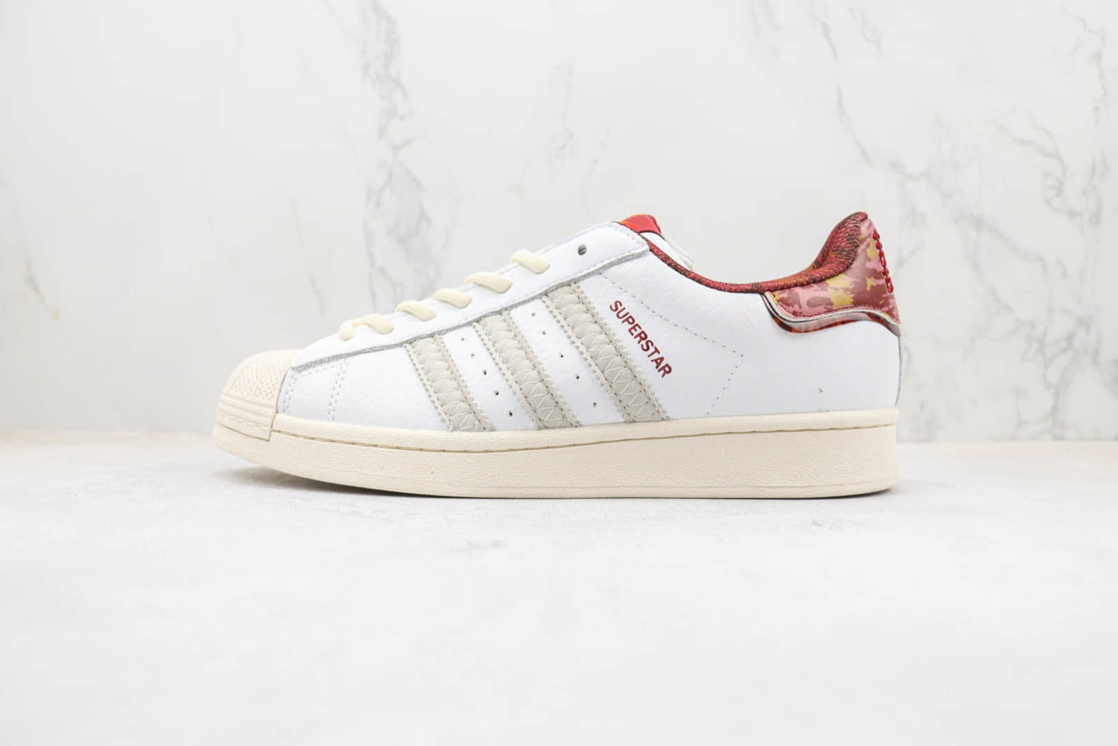 阿迪达斯Adidas Originals Superstar纯原版本兔年限定贝壳头迷彩尾板鞋 阿迪达斯贝壳头系列 货号:IF2577