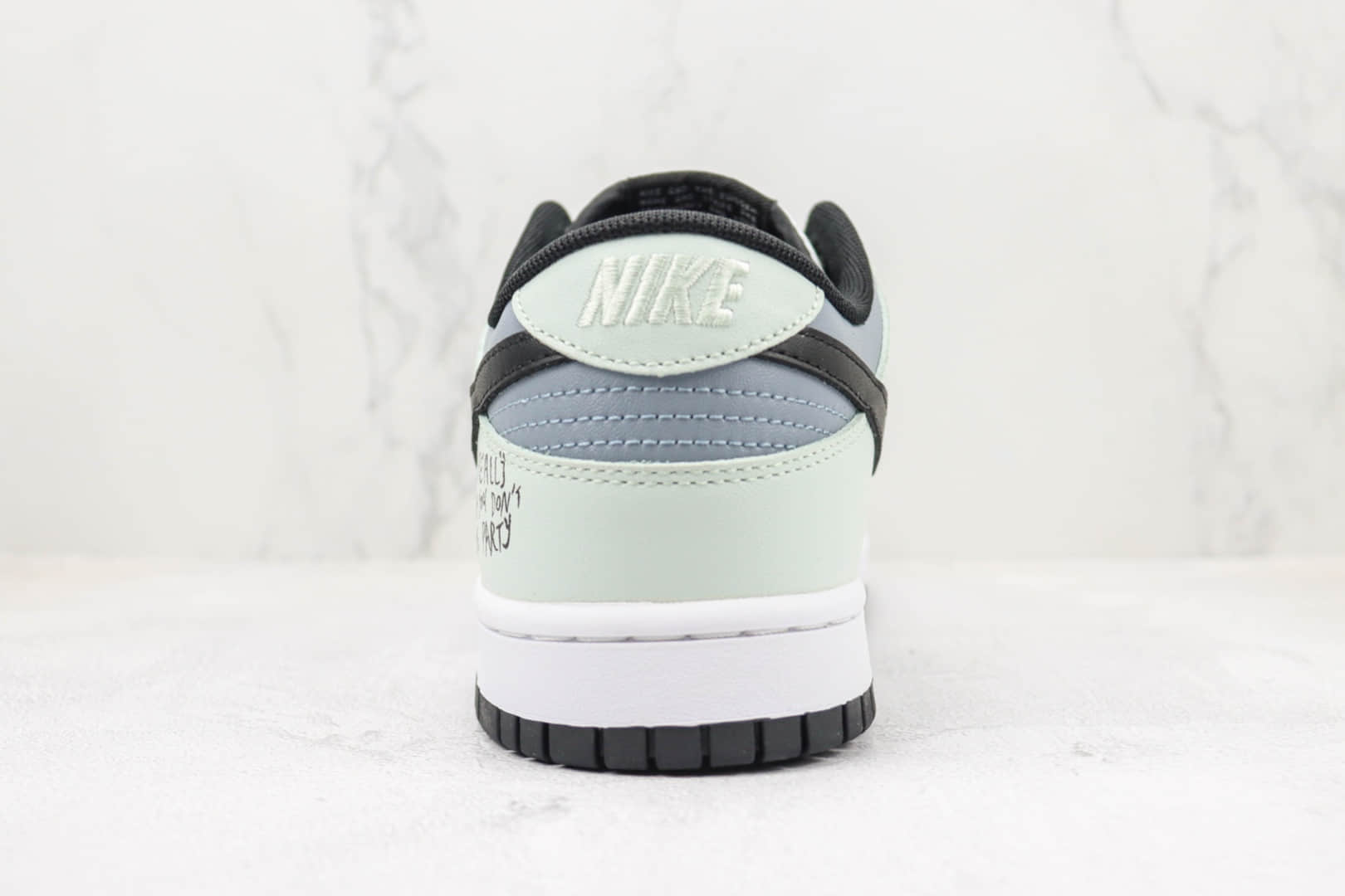 耐克Nike SB Dunk Low纯原版本低帮SB DUNK大友克洋联名款淡黄蓝拼色黑勾英文字母配色板鞋 莆田天花板DUNK系列 货号:DD3696-255