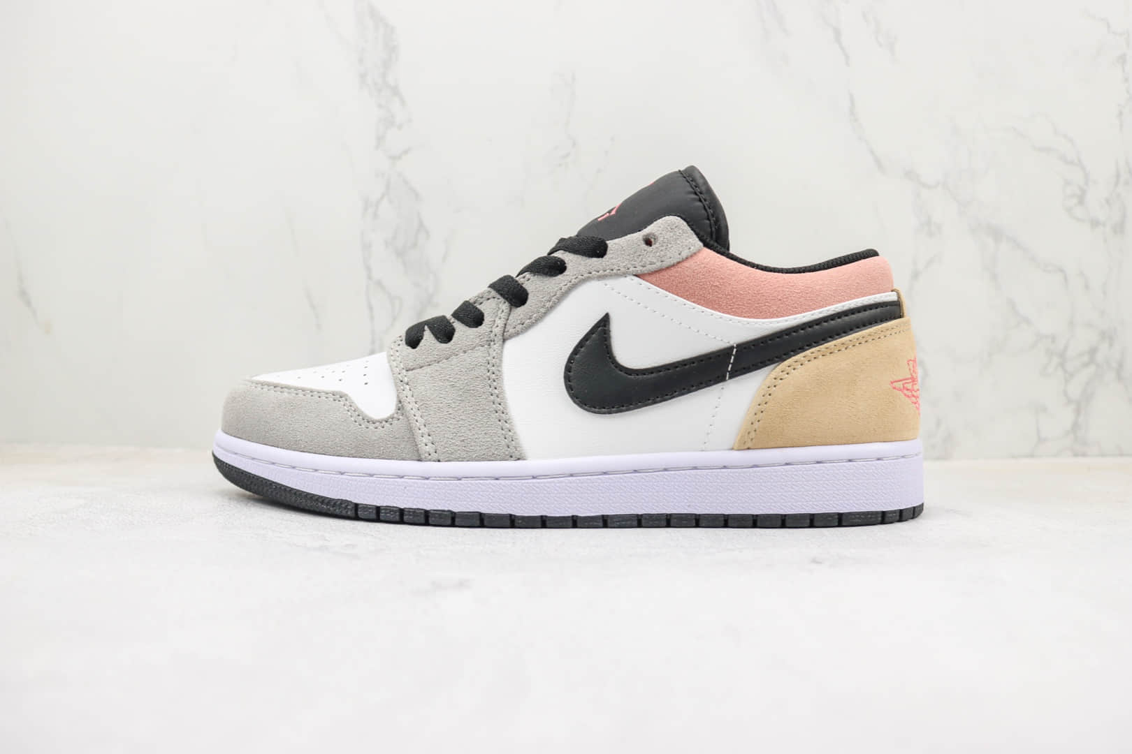 乔丹Air Jordan 1 Low纯原版本低帮AJ1灰白黄粉色拼接板鞋 复刻天花板AJ1系列 (ID:95442) - 图片1
