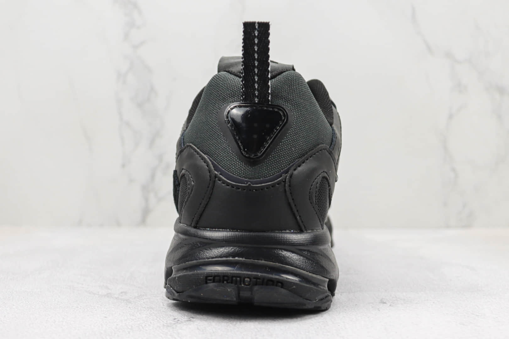 阿迪达斯adidas Sftm Shadowturf纯原版本SFTM联名黑色登山跑鞋 莆田阿迪达斯货源 货号:HQ3935