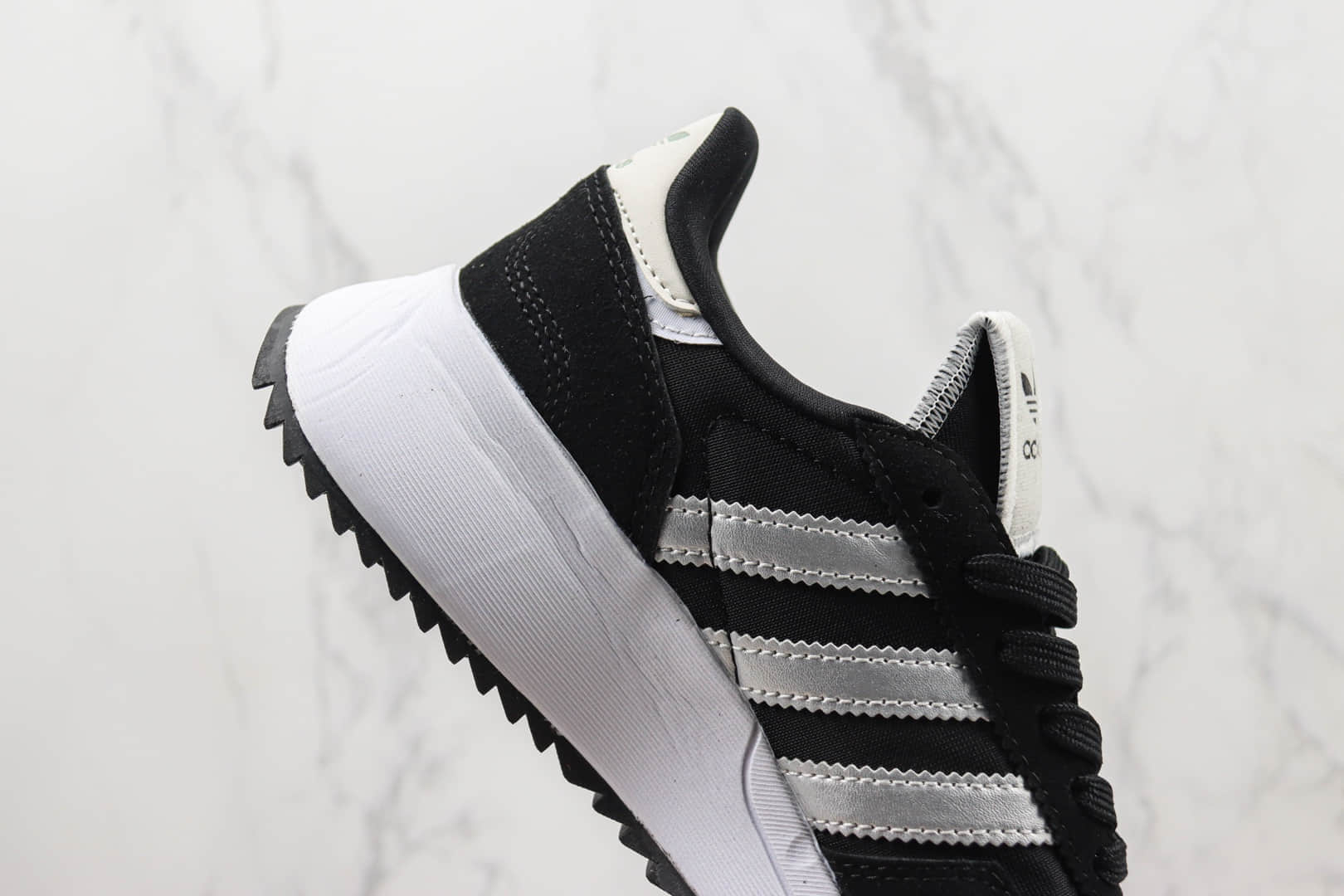 阿迪达斯adidas Retropy F2 W纯原版本黑白色复古跑鞋 莆田阿迪达斯货源 货号:GW9409