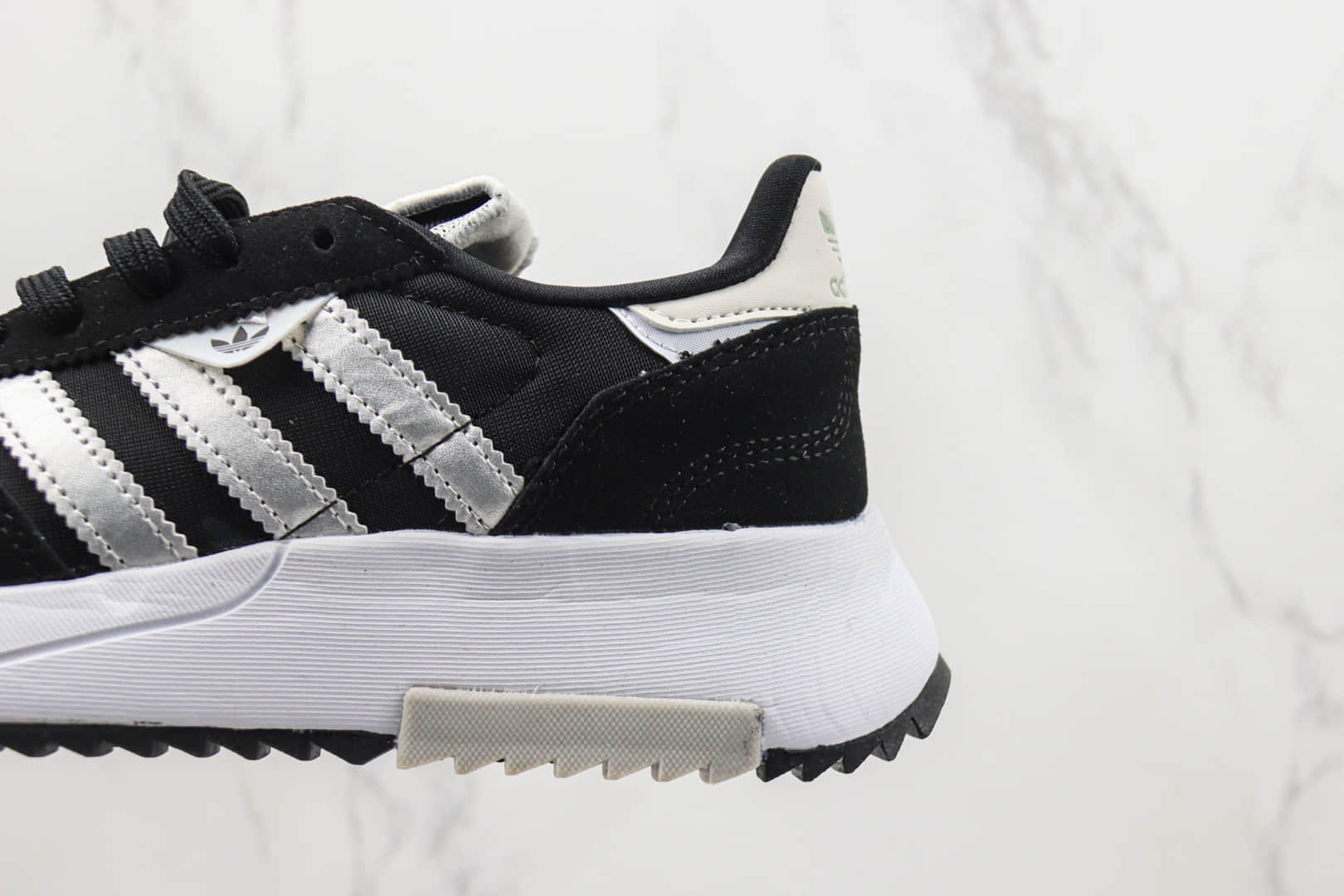 阿迪达斯adidas Retropy F2 W纯原版本黑白色复古跑鞋 莆田阿迪达斯货源 货号:GW9409