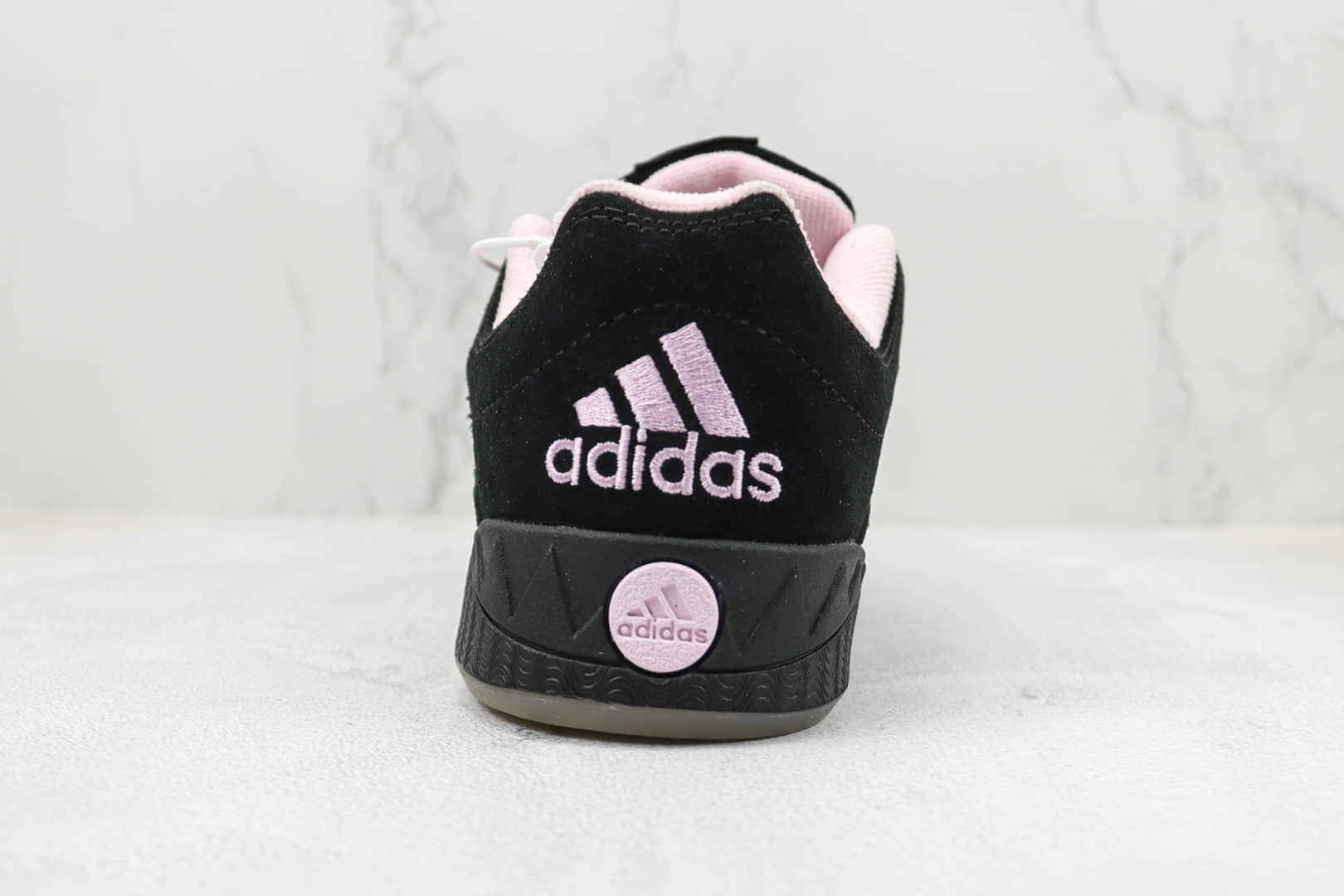 阿迪达斯adidas Adimatic Low纯原版本马蒂奇黑粉色鲨鱼面包鞋 莆田复刻阿迪达斯 货号:GY2092