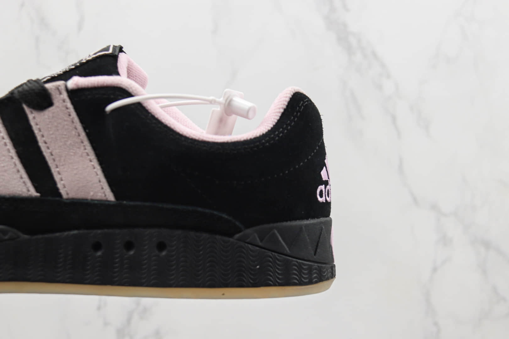 阿迪达斯adidas Adimatic Low纯原版本马蒂奇黑粉色鲨鱼面包鞋 莆田复刻阿迪达斯 货号:GY2092