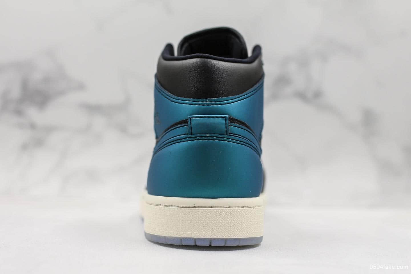 耐克NIke AIR JORDAN 1 AJ1 MID乔1公司级版本变色龙黑绿松石女子中帮篮球鞋原装原底原气垫 货号:BQ6472-009