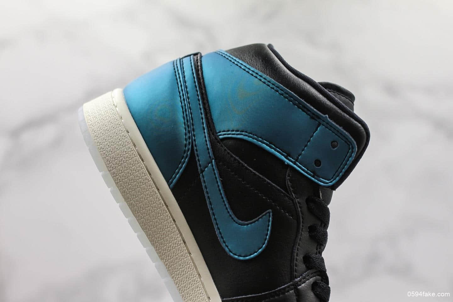 耐克NIke AIR JORDAN 1 AJ1 MID乔1公司级版本变色龙黑绿松石女子中帮篮球鞋原装原底原气垫 货号:BQ6472-009