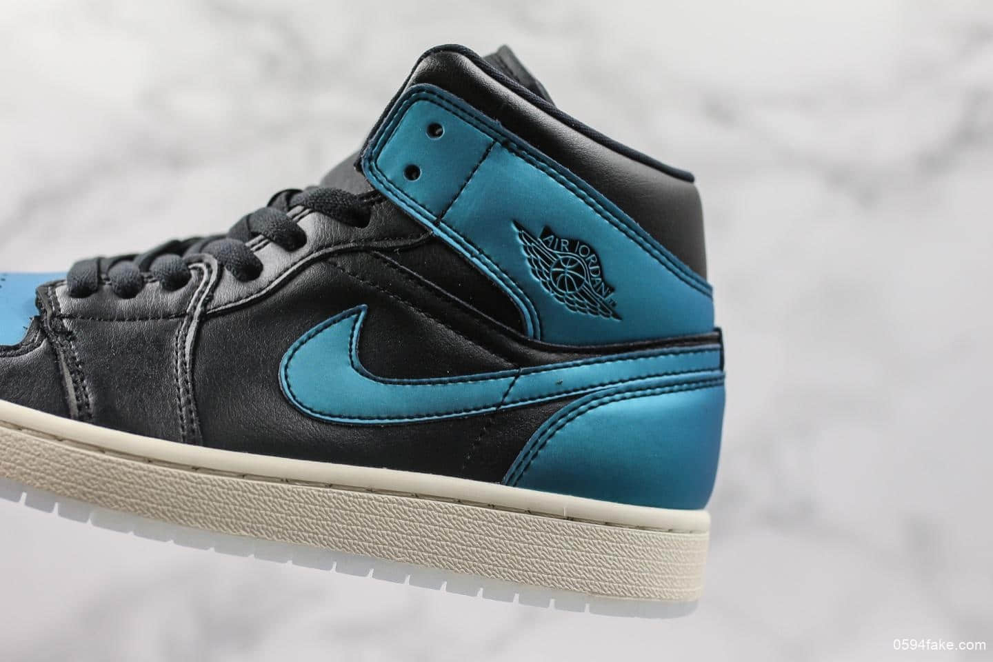 耐克NIke AIR JORDAN 1 AJ1 MID乔1公司级版本变色龙黑绿松石女子中帮篮球鞋原装原底原气垫 货号:BQ6472-009